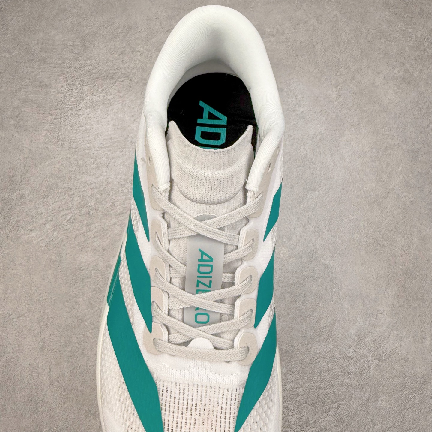 图片[5]-＃福利特价 AD Adizero EVO SL 马拉松竞速专业跑鞋 CELERMESH针织网面非常轻薄 纤维间的缝隙很大 可以保证跑步时的透气、排汗效果 鞋舌直接与两侧的内衬和鞋底连接在一起 在跑步过程中不会被鞋舌的左右移动所困扰 在标准鞋带孔的基础上再拓宽一组鞋带孔 适合不同脚型的需求 突破性 EnergyRods 技术，有助于跑者实现更好的成绩 中底独特的LIGHTSTRIKE PRO泡棉材质 微弹感觉在跑步过程中给予了良好的支撑体验 对于顶级精英和高水平进阶跑者来说 ADIOS PRO是一双值得信赖的竞速比赛用鞋 尺码：36 36.5 37.5 38 38.5 39 40 40.5 41 42 42.5 43 44 44.5 45-选品中心