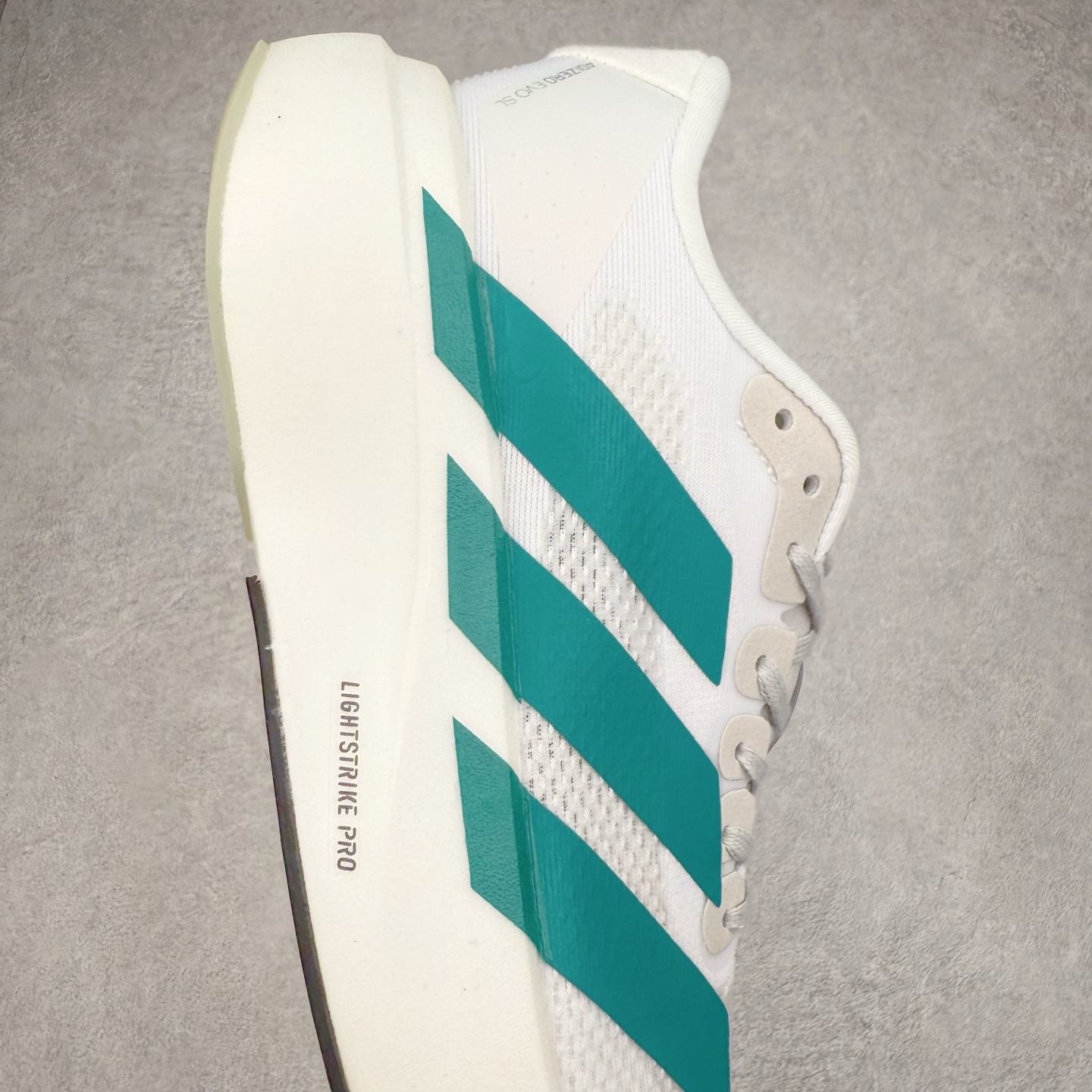 图片[6]-＃福利特价 AD Adizero EVO SL 马拉松竞速专业跑鞋 CELERMESH针织网面非常轻薄 纤维间的缝隙很大 可以保证跑步时的透气、排汗效果 鞋舌直接与两侧的内衬和鞋底连接在一起 在跑步过程中不会被鞋舌的左右移动所困扰 在标准鞋带孔的基础上再拓宽一组鞋带孔 适合不同脚型的需求 突破性 EnergyRods 技术，有助于跑者实现更好的成绩 中底独特的LIGHTSTRIKE PRO泡棉材质 微弹感觉在跑步过程中给予了良好的支撑体验 对于顶级精英和高水平进阶跑者来说 ADIOS PRO是一双值得信赖的竞速比赛用鞋 尺码：36 36.5 37.5 38 38.5 39 40 40.5 41 42 42.5 43 44 44.5 45-选品中心