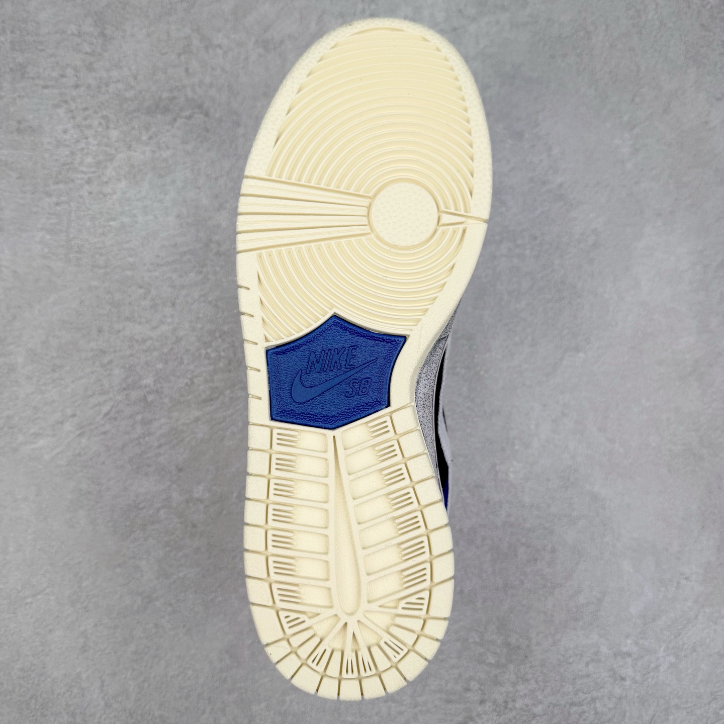 图片[9]-＃F版 NK SB Dunk Low 解构绑带 DX6775-400 极限压缩利润空间 超乎所想的高性价比 用料绝不含糊 原盒原配 正确耐磨橡胶大底 超高清洁度 全鞋零毛边皮料切割 全套原楦原模倾力打造完美版型 尺码：36 36.5 37.5 38 38.5 39 40 40.5 41 42 42.5 43 44 44.5 45 46 47.5-选品中心