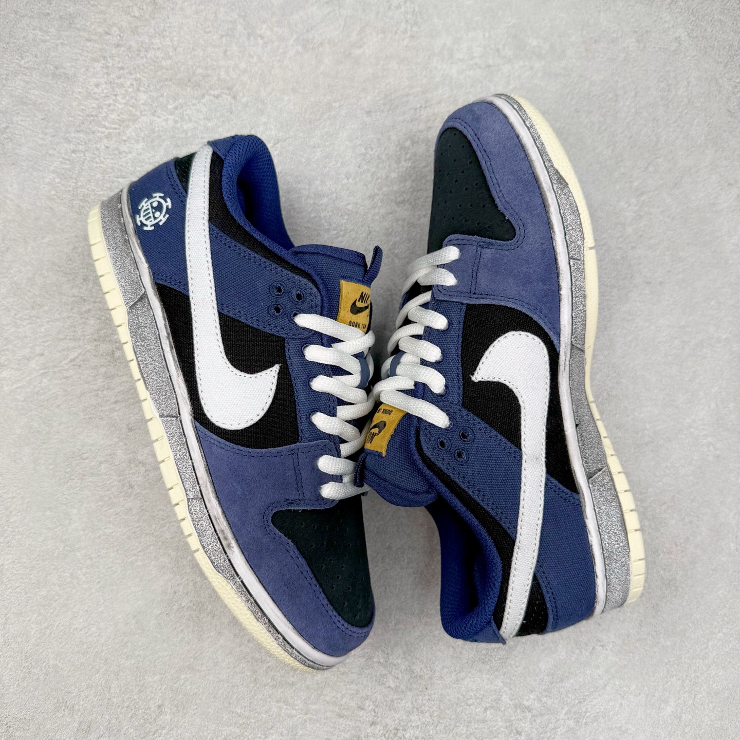 图片[3]-＃F版 NK SB Dunk Low 解构绑带 DX6775-400 极限压缩利润空间 超乎所想的高性价比 用料绝不含糊 原盒原配 正确耐磨橡胶大底 超高清洁度 全鞋零毛边皮料切割 全套原楦原模倾力打造完美版型 尺码：36 36.5 37.5 38 38.5 39 40 40.5 41 42 42.5 43 44 44.5 45 46 47.5-选品中心