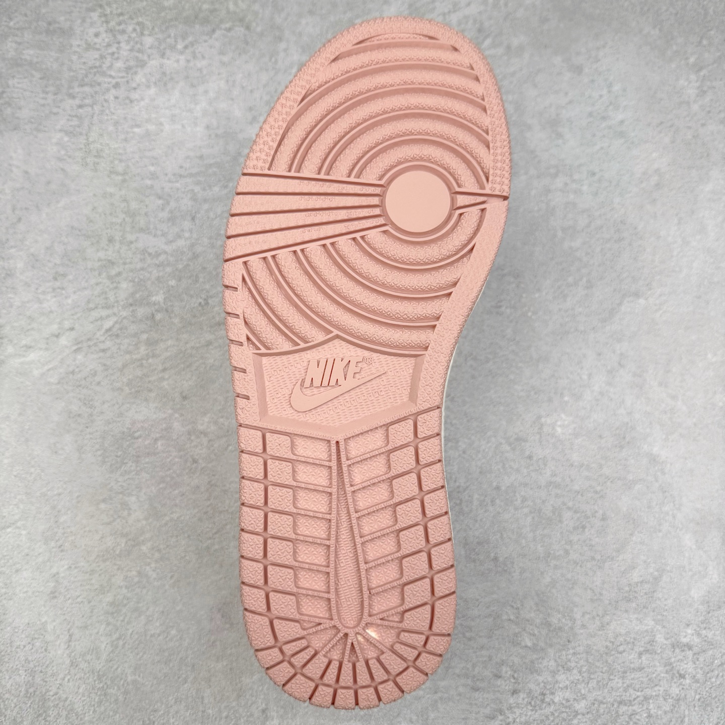 图片[9]-TS x Air Jordan AJ1 Low 倒钩低帮联名定制配色 XB1979-011 原厂内置气垫魔块 A模大底 头层小牛皮 鞋舌AJ原厂专用牛津布+AJ专用反口珍珠布+原厂无杂质高弹内里海棉+特殊封边弹力鞋带 实拍调校N版已经零色差零失真 百分百还原实物色彩所见即所得 不存在货不对板色差等低级问题 选购参考实物拍摄 不混卖不参货 只用心做好货严格选品 承诺混一赔十 尺码：36 36.5 37.5 38 38.5 39 40 40.5 41 42 42.5 43 44 44.5 45-选品中心