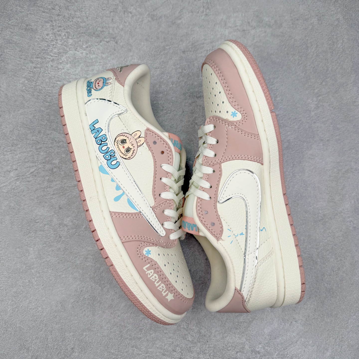 图片[3]-TS x Air Jordan AJ1 Low 倒钩低帮联名定制配色 XB1979-011 原厂内置气垫魔块 A模大底 头层小牛皮 鞋舌AJ原厂专用牛津布+AJ专用反口珍珠布+原厂无杂质高弹内里海棉+特殊封边弹力鞋带 实拍调校N版已经零色差零失真 百分百还原实物色彩所见即所得 不存在货不对板色差等低级问题 选购参考实物拍摄 不混卖不参货 只用心做好货严格选品 承诺混一赔十 尺码：36 36.5 37.5 38 38.5 39 40 40.5 41 42 42.5 43 44 44.5 45-选品中心