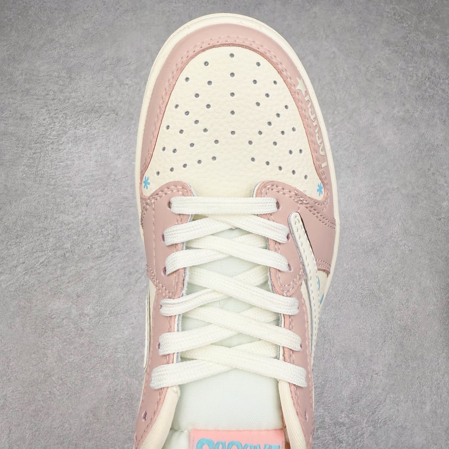 图片[4]-TS x Air Jordan AJ1 Low 倒钩低帮联名定制配色 XB1979-011 原厂内置气垫魔块 A模大底 头层小牛皮 鞋舌AJ原厂专用牛津布+AJ专用反口珍珠布+原厂无杂质高弹内里海棉+特殊封边弹力鞋带 实拍调校N版已经零色差零失真 百分百还原实物色彩所见即所得 不存在货不对板色差等低级问题 选购参考实物拍摄 不混卖不参货 只用心做好货严格选品 承诺混一赔十 尺码：36 36.5 37.5 38 38.5 39 40 40.5 41 42 42.5 43 44 44.5 45-选品中心