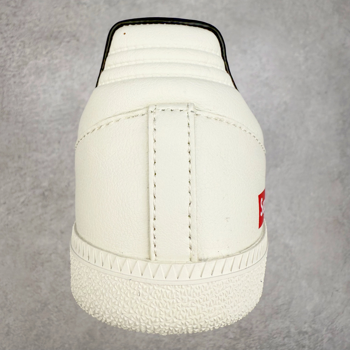 图片[8]-＃C2 AD Original Samba OG 复古经典轻便板鞋 定制配色 GJ75807 这款桑巴鞋展示了高质量的工艺 带有装饰的超锁缝制和无缝的手感 柔软、柔软的皮革造型和标志性的3条纹完成了精致的外观 正规合身鞋带 鞋面上有绒面鞋垫 橡胶鞋底 享受正畸套筒软感 自50年代首次亮相以来就一直在赢得粉丝的青睐 尺码：36 36.5 37.5 38 38.5 39 40 40.5 41 42 42.5 43 44 44.5 45-选品中心