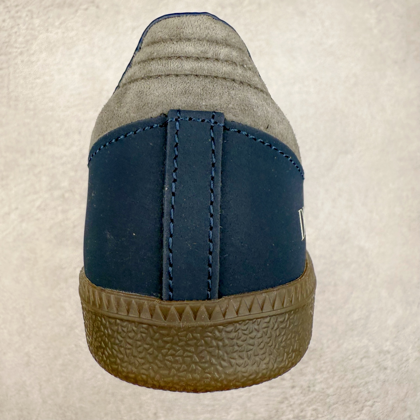 图片[8]-＃C2 AD Original Samba OG 复古经典轻便板鞋 定制配色 DX0007 这款桑巴鞋展示了高质量的工艺 带有装饰的超锁缝制和无缝的手感 柔软、柔软的皮革造型和标志性的3条纹完成了精致的外观 正规合身鞋带 鞋面上有绒面鞋垫 橡胶鞋底 享受正畸套筒软感 自50年代首次亮相以来就一直在赢得粉丝的青睐 尺码：36 36.5 37.5 38 38.5 39 40 40.5 41 42 42.5 43 44 44.5 45-选品中心