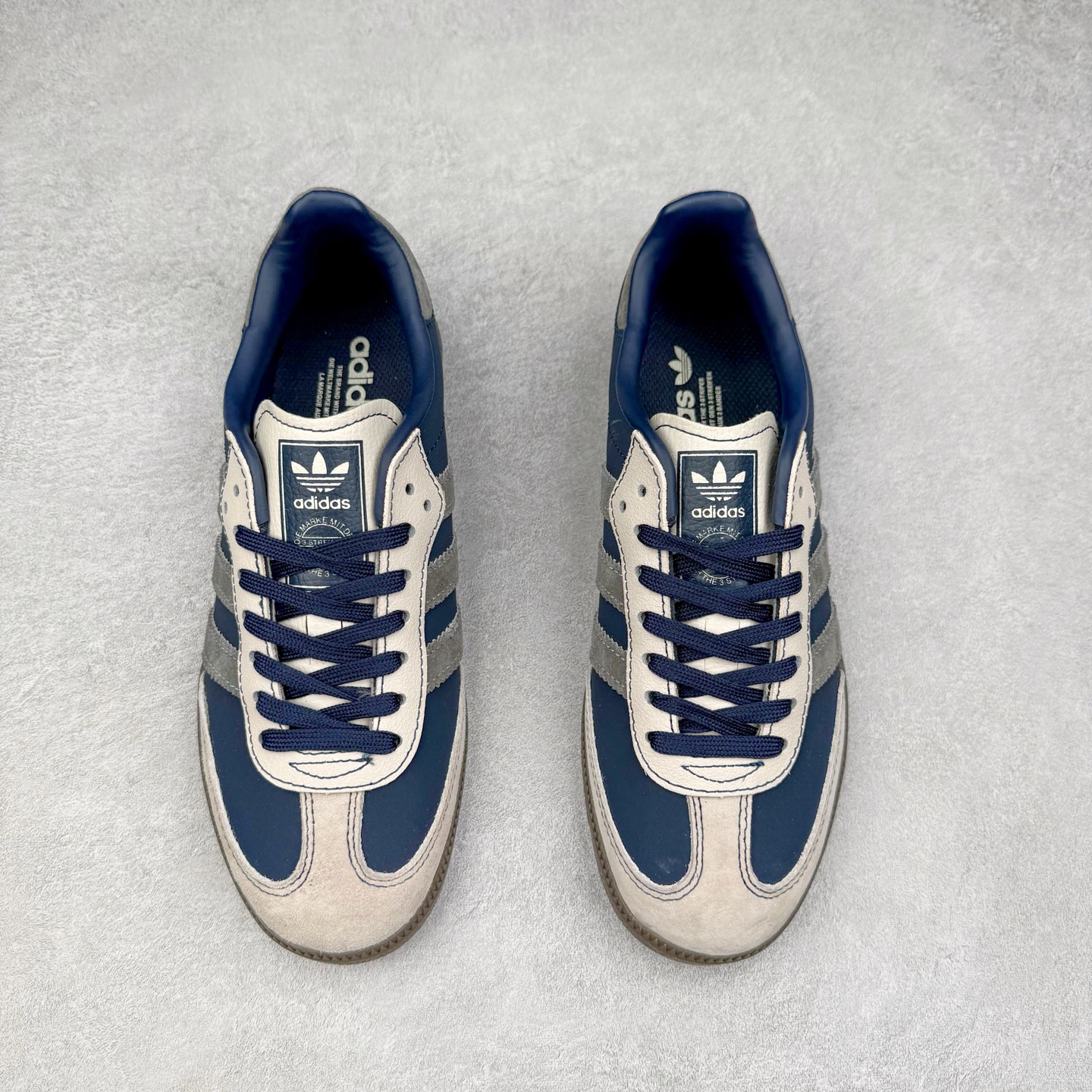 图片[2]-＃C2 AD Original Samba OG 复古经典轻便板鞋 定制配色 DX0007 这款桑巴鞋展示了高质量的工艺 带有装饰的超锁缝制和无缝的手感 柔软、柔软的皮革造型和标志性的3条纹完成了精致的外观 正规合身鞋带 鞋面上有绒面鞋垫 橡胶鞋底 享受正畸套筒软感 自50年代首次亮相以来就一直在赢得粉丝的青睐 尺码：36 36.5 37.5 38 38.5 39 40 40.5 41 42 42.5 43 44 44.5 45-选品中心