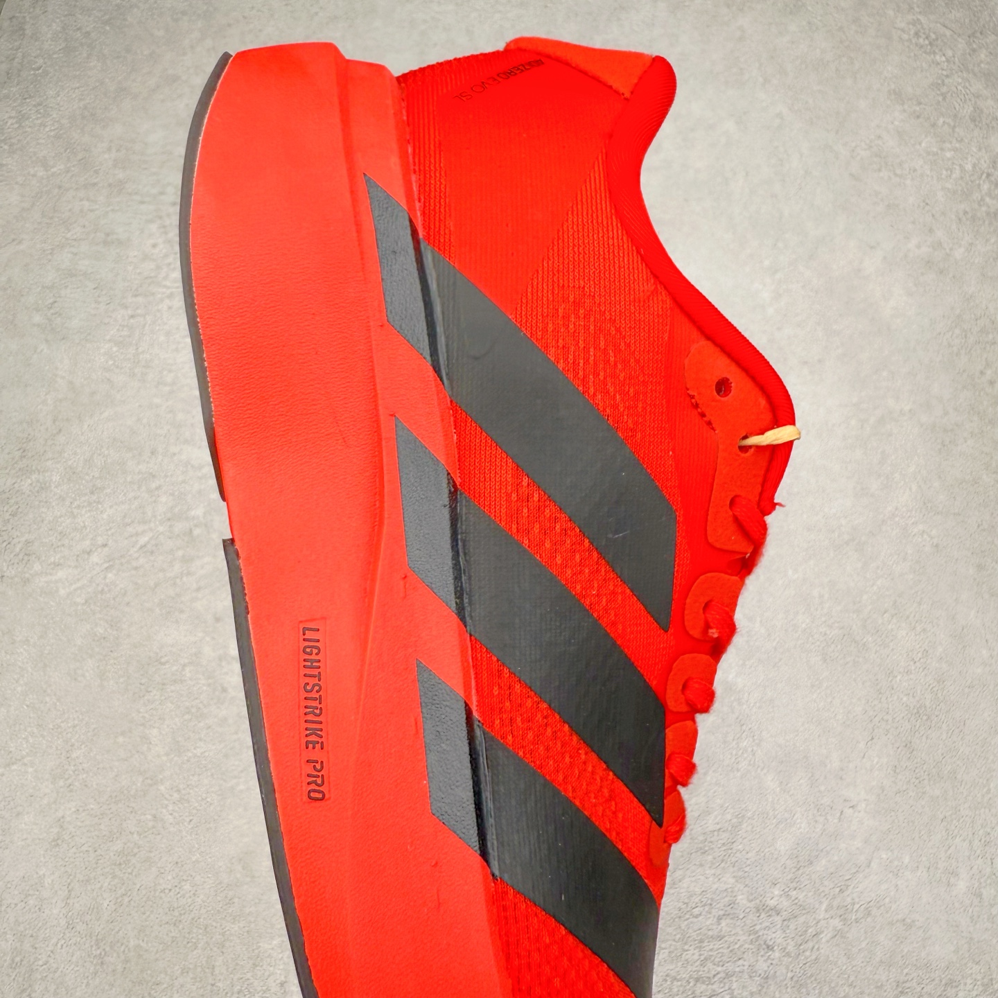 图片[6]-＃福利特价 AD Adizero EVO SL 马拉松竞速专业跑鞋 CELERMESH针织网面非常轻薄 纤维间的缝隙很大 可以保证跑步时的透气、排汗效果 鞋舌直接与两侧的内衬和鞋底连接在一起 在跑步过程中不会被鞋舌的左右移动所困扰 在标准鞋带孔的基础上再拓宽一组鞋带孔 适合不同脚型的需求 突破性 EnergyRods 技术，有助于跑者实现更好的成绩 中底独特的LIGHTSTRIKE PRO泡棉材质 微弹感觉在跑步过程中给予了良好的支撑体验 对于顶级精英和高水平进阶跑者来说 ADIOS PRO是一双值得信赖的竞速比赛用鞋 尺码：36 36.5 37.5 38 38.5 39 40 40.5 41 42 42.5 43 44 44.5 45-选品中心