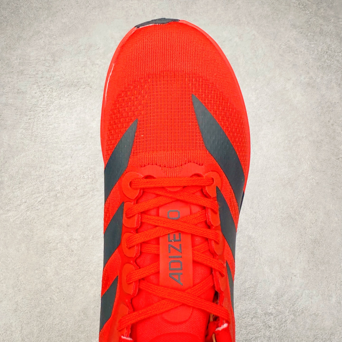 图片[4]-＃福利特价 AD Adizero EVO SL 马拉松竞速专业跑鞋 CELERMESH针织网面非常轻薄 纤维间的缝隙很大 可以保证跑步时的透气、排汗效果 鞋舌直接与两侧的内衬和鞋底连接在一起 在跑步过程中不会被鞋舌的左右移动所困扰 在标准鞋带孔的基础上再拓宽一组鞋带孔 适合不同脚型的需求 突破性 EnergyRods 技术，有助于跑者实现更好的成绩 中底独特的LIGHTSTRIKE PRO泡棉材质 微弹感觉在跑步过程中给予了良好的支撑体验 对于顶级精英和高水平进阶跑者来说 ADIOS PRO是一双值得信赖的竞速比赛用鞋 尺码：36 36.5 37.5 38 38.5 39 40 40.5 41 42 42.5 43 44 44.5 45-选品中心