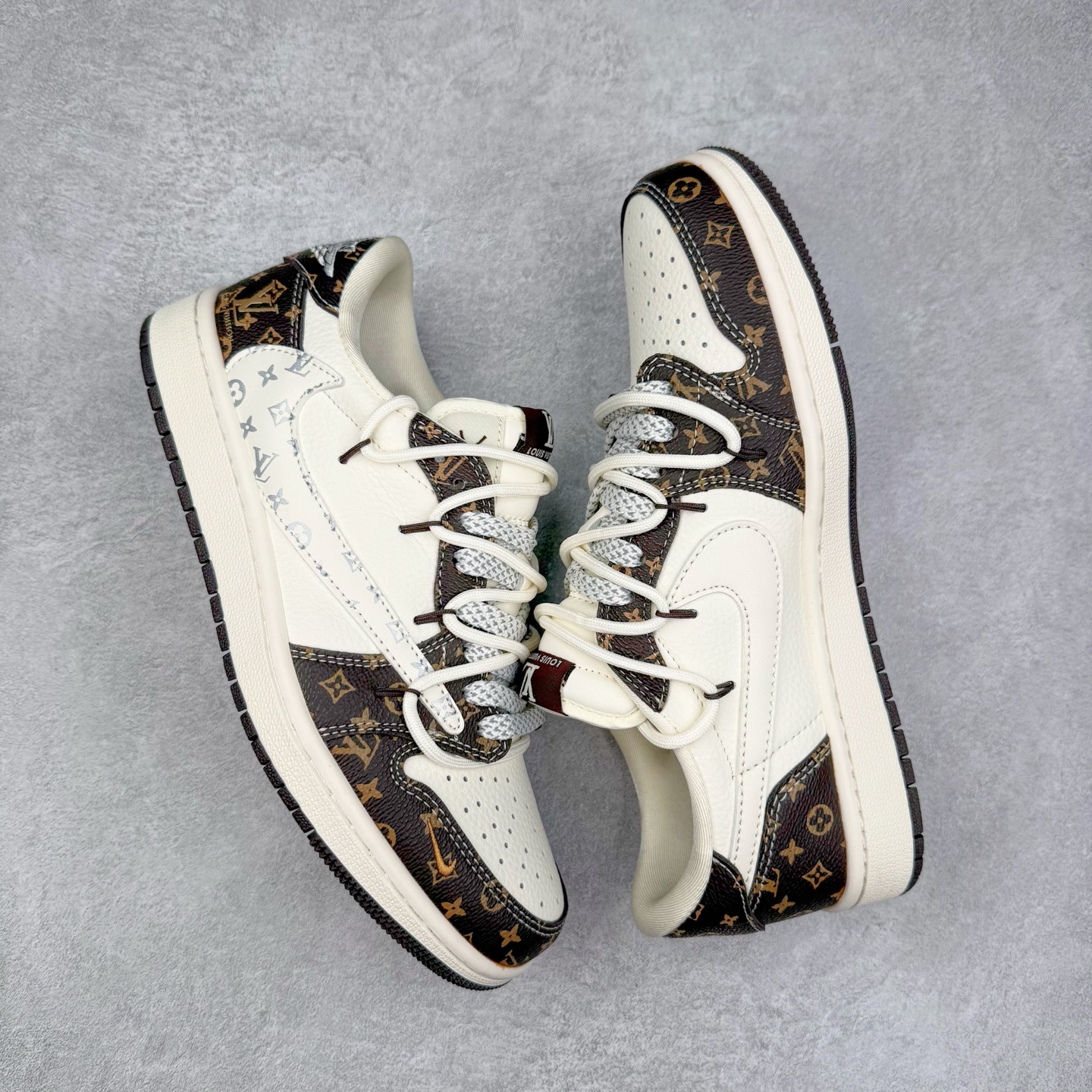 图片[3]-TS x Air Jordan AJ1 Low 倒钩低帮联名定制配色 DM6868-101 原厂内置气垫魔块 A模大底 头层小牛皮 鞋舌AJ原厂专用牛津布+AJ专用反口珍珠布+原厂无杂质高弹内里海棉+特殊封边弹力鞋带 实拍调校N版已经零色差零失真 百分百还原实物色彩所见即所得 不存在货不对板色差等低级问题 选购参考实物拍摄 不混卖不参货 只用心做好货严格选品 承诺混一赔十 尺码：36 36.5 37.5 38 38.5 39 40 40.5 41 42 42.5 43 44 44.5 45-选品中心