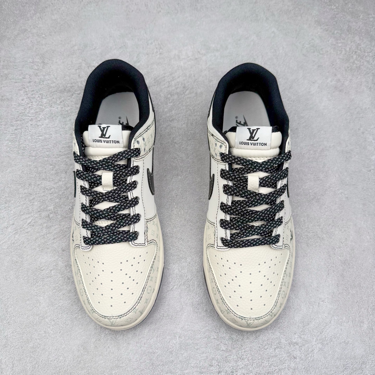 图片[2]-NK Dunk Low 定制配色 YX5066-362 大厂出品 极力推荐 原装头层材料 独家版型蒸餾加工帶來的是更好的视觉和脚感体验大厂纯原品质出货 清洁度 电绣工艺 皮料切割干净无任何毛边 细节完美 实拍调校N版已经零色差零失真 百分百还原实物色彩所见即所得 不存在货不对板色差等低级问题 选购参考实物拍摄 不混卖不参货 只用心做好货严格选品 承诺混一赔十 尺码：36 36.5 37.5 38 38.5 39 40 40.5 41 42 42.5 43 44 44.5 45-选品中心