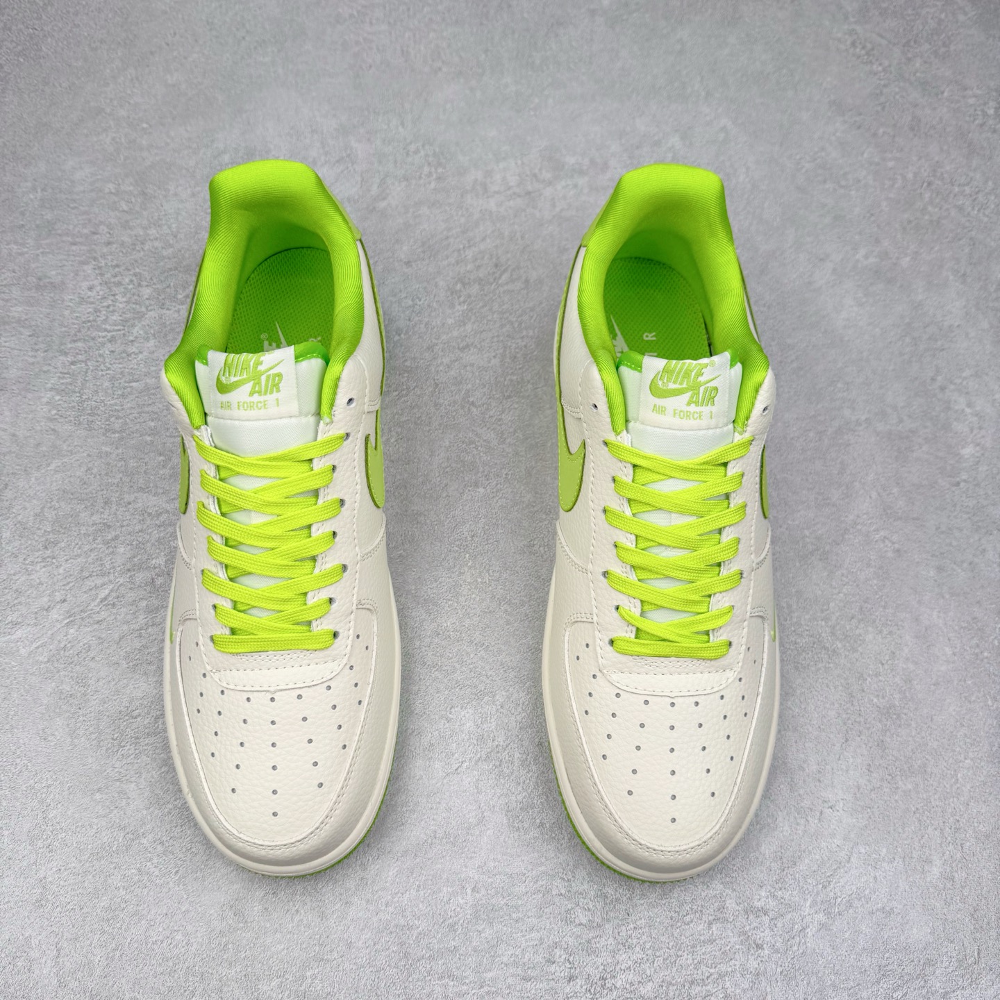 图片[2]-NK Air Force 1´07 Low 空军一号低帮百搭休闲运动板鞋 DF0188-070 柔软、弹性十足的缓震性能和出色的中底设计 横跨复古与现代的外型结合 造就出风靡全球 三十多年的Force 1 直到今天还深受青睐 实拍调校N版已经零色差零失真 百分百还原实物色彩所见即所得 不存在货不对板色差等低级问题 选购参考实物拍摄 不混卖不参货 只用心做好货严格选品 承诺混一赔十 尺码：36 36.5 37.5 38 38.5 39 40 40.5 41 42 42.5 43 44 44.5 45-选品中心