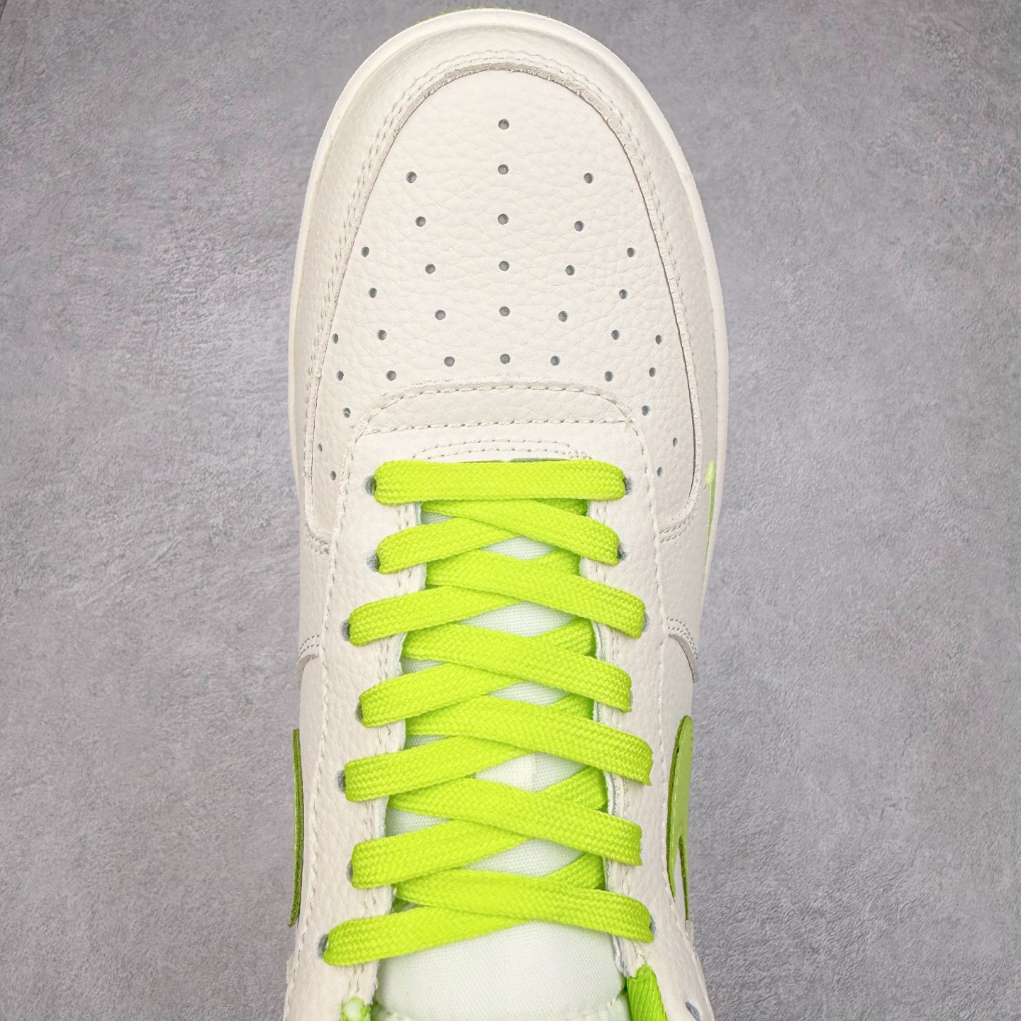 图片[4]-NK Air Force 1´07 Low 空军一号低帮百搭休闲运动板鞋 DF0188-070 柔软、弹性十足的缓震性能和出色的中底设计 横跨复古与现代的外型结合 造就出风靡全球 三十多年的Force 1 直到今天还深受青睐 实拍调校N版已经零色差零失真 百分百还原实物色彩所见即所得 不存在货不对板色差等低级问题 选购参考实物拍摄 不混卖不参货 只用心做好货严格选品 承诺混一赔十 尺码：36 36.5 37.5 38 38.5 39 40 40.5 41 42 42.5 43 44 44.5 45-选品中心