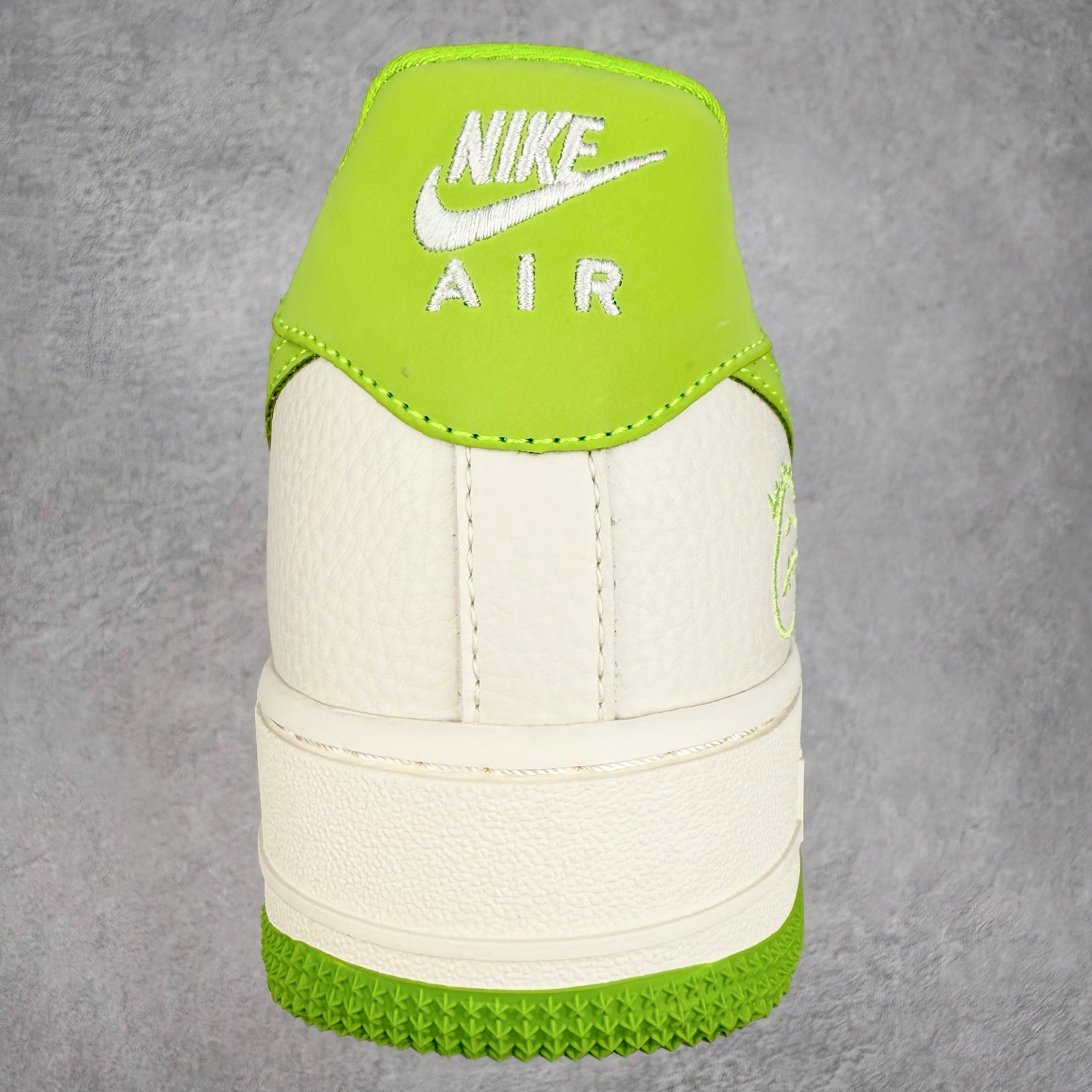 图片[8]-NK Air Force 1´07 Low 空军一号低帮百搭休闲运动板鞋 DF0188-070 柔软、弹性十足的缓震性能和出色的中底设计 横跨复古与现代的外型结合 造就出风靡全球 三十多年的Force 1 直到今天还深受青睐 实拍调校N版已经零色差零失真 百分百还原实物色彩所见即所得 不存在货不对板色差等低级问题 选购参考实物拍摄 不混卖不参货 只用心做好货严格选品 承诺混一赔十 尺码：36 36.5 37.5 38 38.5 39 40 40.5 41 42 42.5 43 44 44.5 45-选品中心