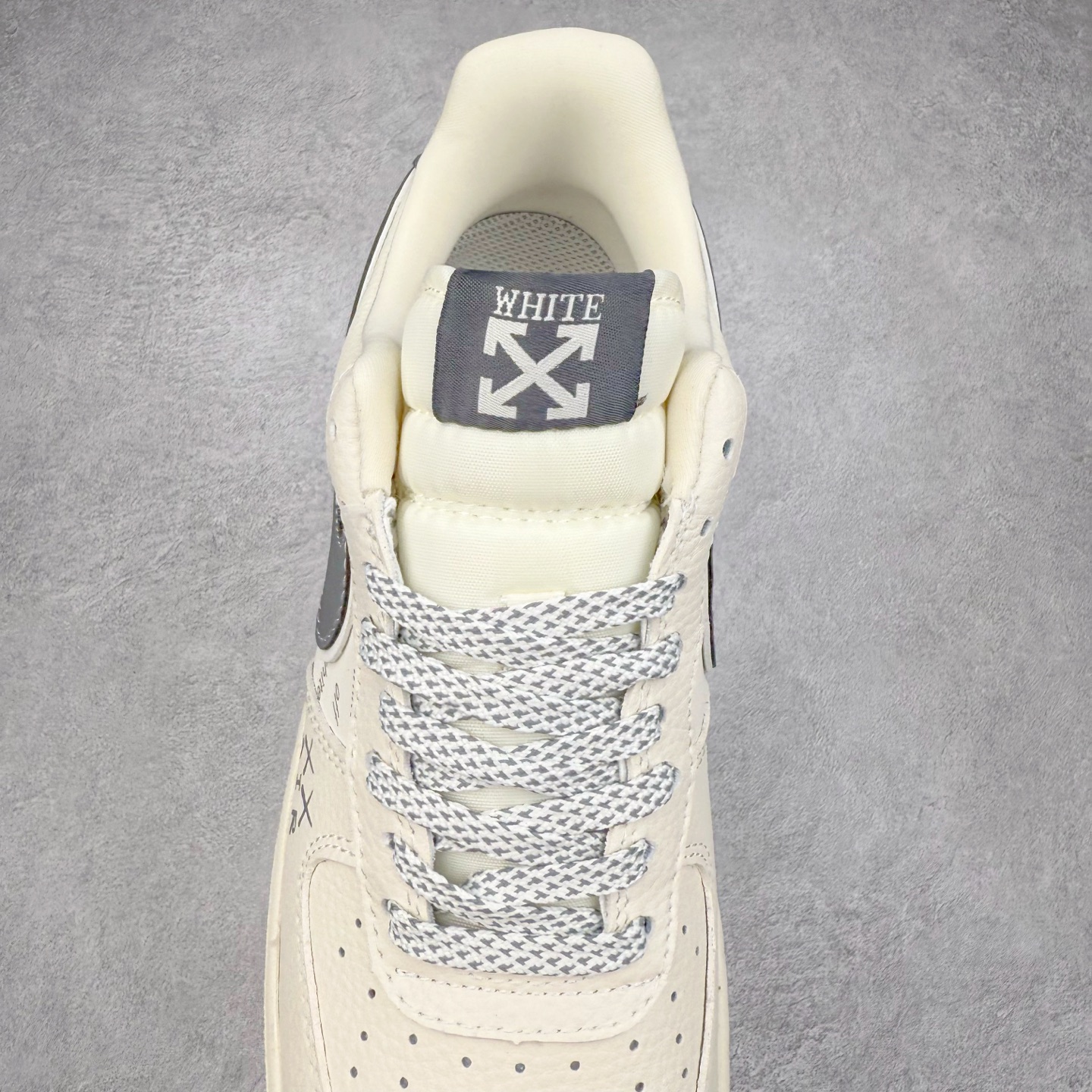 图片[5]-NK Air Force 1´07 Low 空军一号低帮百搭休闲运动板鞋 KJ1688-004 柔软、弹性十足的缓震性能和出色的中底设计 横跨复古与现代的外型结合 造就出风靡全球 三十多年的Force 1 直到今天还深受青睐 实拍调校N版已经零色差零失真 百分百还原实物色彩所见即所得 不存在货不对板色差等低级问题 选购参考实物拍摄 不混卖不参货 只用心做好货严格选品 承诺混一赔十 尺码：36 36.5 37.5 38 38.5 39 40 40.5 41 42 42.5 43 44 44.5 45-选品中心