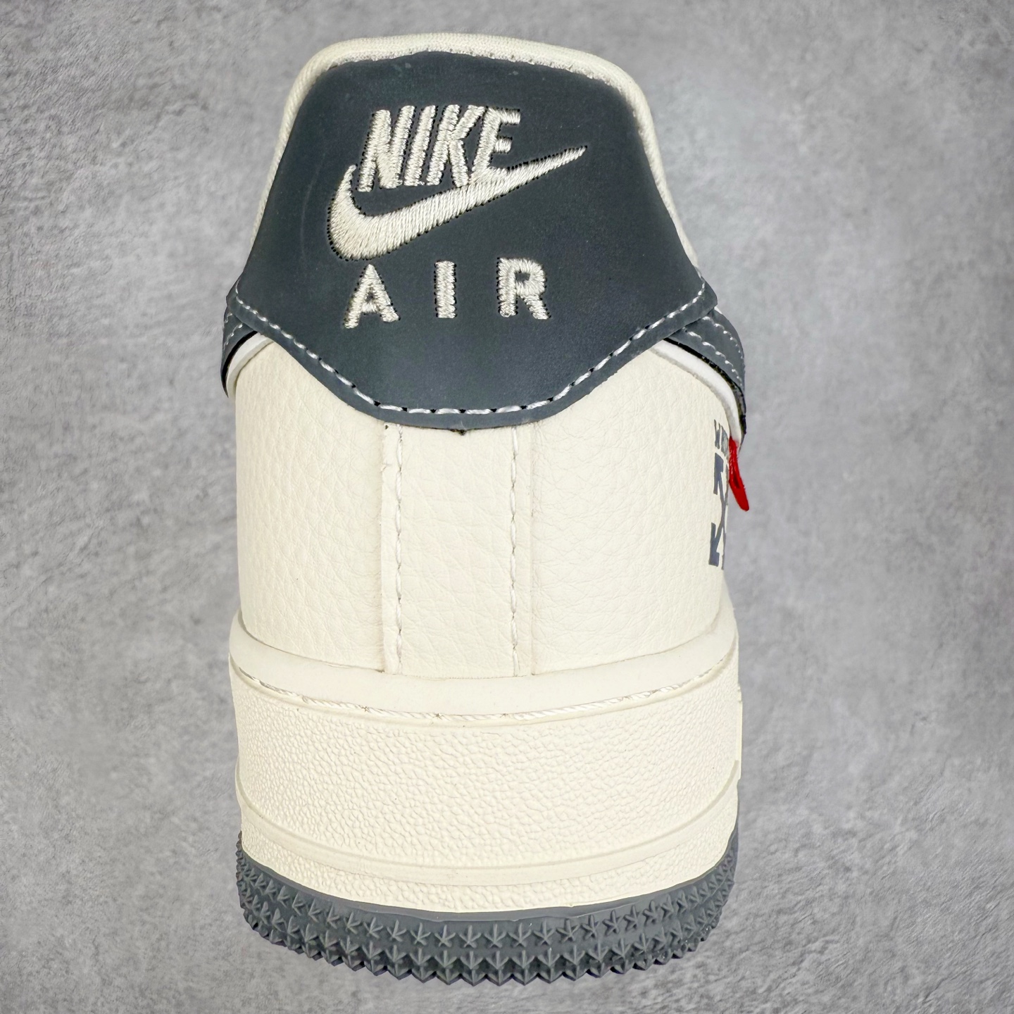 图片[8]-NK Air Force 1´07 Low 空军一号低帮百搭休闲运动板鞋 KJ1688-004 柔软、弹性十足的缓震性能和出色的中底设计 横跨复古与现代的外型结合 造就出风靡全球 三十多年的Force 1 直到今天还深受青睐 实拍调校N版已经零色差零失真 百分百还原实物色彩所见即所得 不存在货不对板色差等低级问题 选购参考实物拍摄 不混卖不参货 只用心做好货严格选品 承诺混一赔十 尺码：36 36.5 37.5 38 38.5 39 40 40.5 41 42 42.5 43 44 44.5 45-选品中心