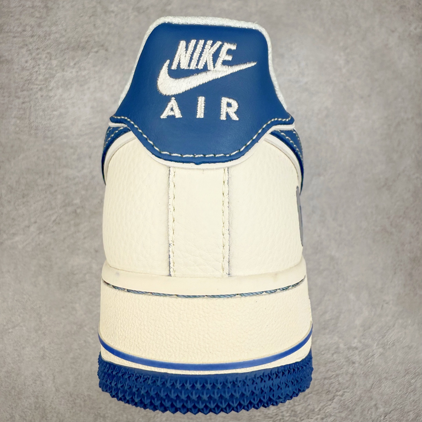 图片[8]-NK Air Force 1´07 Low 空军一号低帮百搭休闲运动板鞋 XX3168-218 柔软、弹性十足的缓震性能和出色的中底设计 横跨复古与现代的外型结合 造就出风靡全球 三十多年的Force 1 直到今天还深受青睐 实拍调校N版已经零色差零失真 百分百还原实物色彩所见即所得 不存在货不对板色差等低级问题 选购参考实物拍摄 不混卖不参货 只用心做好货严格选品 承诺混一赔十 尺码：36 36.5 37.5 38 38.5 39 40 40.5 41 42 42.5 43 44 44.5 45-选品中心