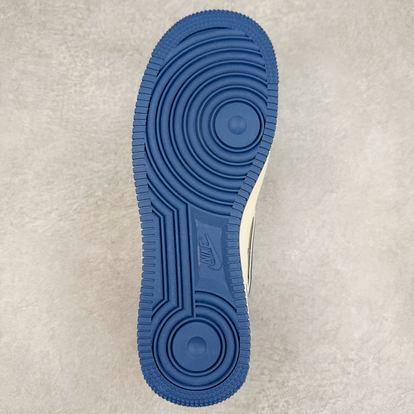 图片[9]-NK Air Force 1´07 Low 空军一号低帮百搭休闲运动板鞋 XX3168-218 柔软、弹性十足的缓震性能和出色的中底设计 横跨复古与现代的外型结合 造就出风靡全球 三十多年的Force 1 直到今天还深受青睐 实拍调校N版已经零色差零失真 百分百还原实物色彩所见即所得 不存在货不对板色差等低级问题 选购参考实物拍摄 不混卖不参货 只用心做好货严格选品 承诺混一赔十 尺码：36 36.5 37.5 38 38.5 39 40 40.5 41 42 42.5 43 44 44.5 45-选品中心