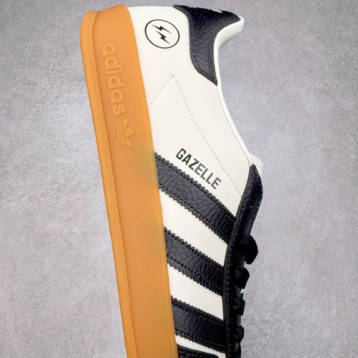 图片[6]-＃C2 AD Gazelle Indoor Trainers 羚羊内训系列低帮复古百搭休闲运动德训风板鞋 SC9207 90年代经典的复刻版！自60年代以足球训练鞋面世以来,Gazelle就以其经典设计席卷全球。1991年版本的复刻,再造经典Gazelle。采用皮革打造,搭配浊色细节,让这款经典更加简约。尺码：36 36⅔ 37⅓ 38 38⅔ 39⅓ 40 40⅔ 41⅓ 42 42⅔ 43⅓ 44⅓ 44⅔ 45-选品中心