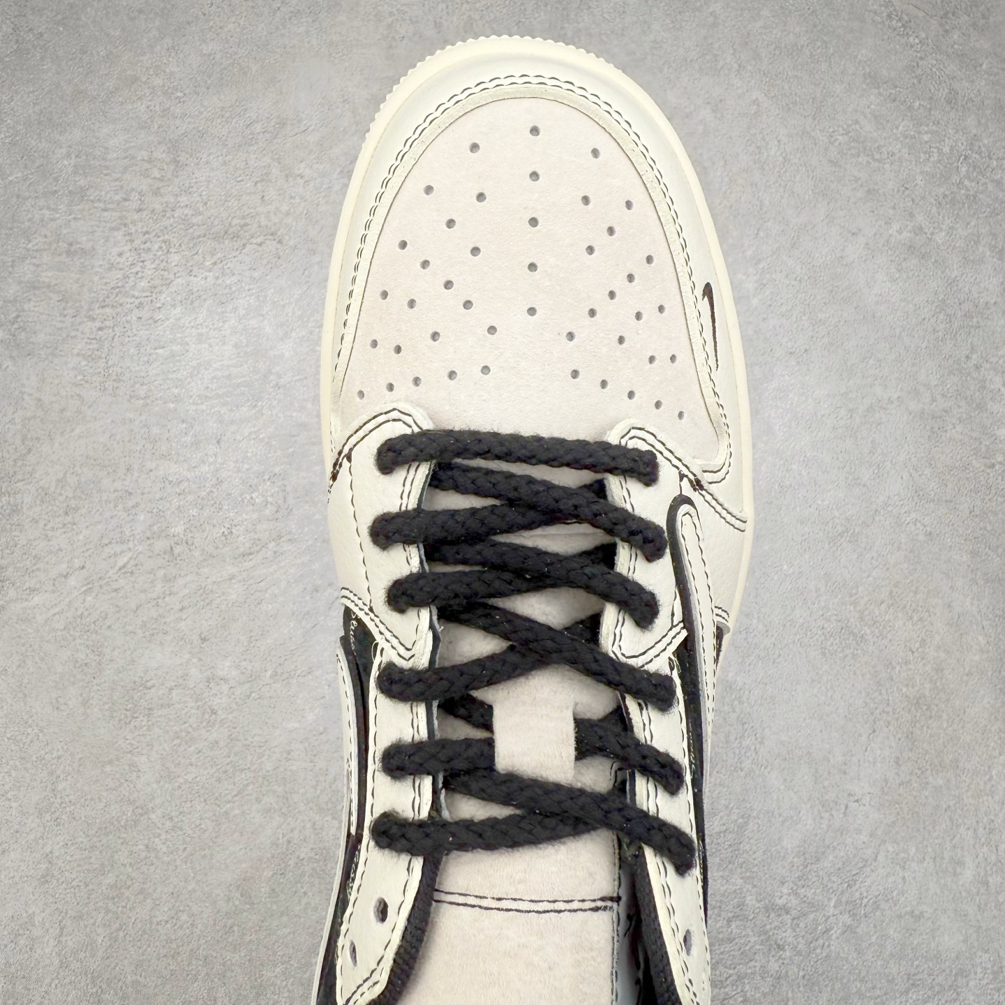 图片[4]-TS x Air Jordan AJ1 Low 倒钩低帮联名定制配色 SJ2068-121 原厂内置气垫魔块 A模大底 头层小牛皮 鞋舌AJ原厂专用牛津布+AJ专用反口珍珠布+原厂无杂质高弹内里海棉+特殊封边弹力鞋带 实拍调校N版已经零色差零失真 百分百还原实物色彩所见即所得 不存在货不对板色差等低级问题 选购参考实物拍摄 不混卖不参货 只用心做好货严格选品 承诺混一赔十 尺码：36 36.5 37.5 38 38.5 39 40 40.5 41 42 42.5 43 44 44.5 45-选品中心