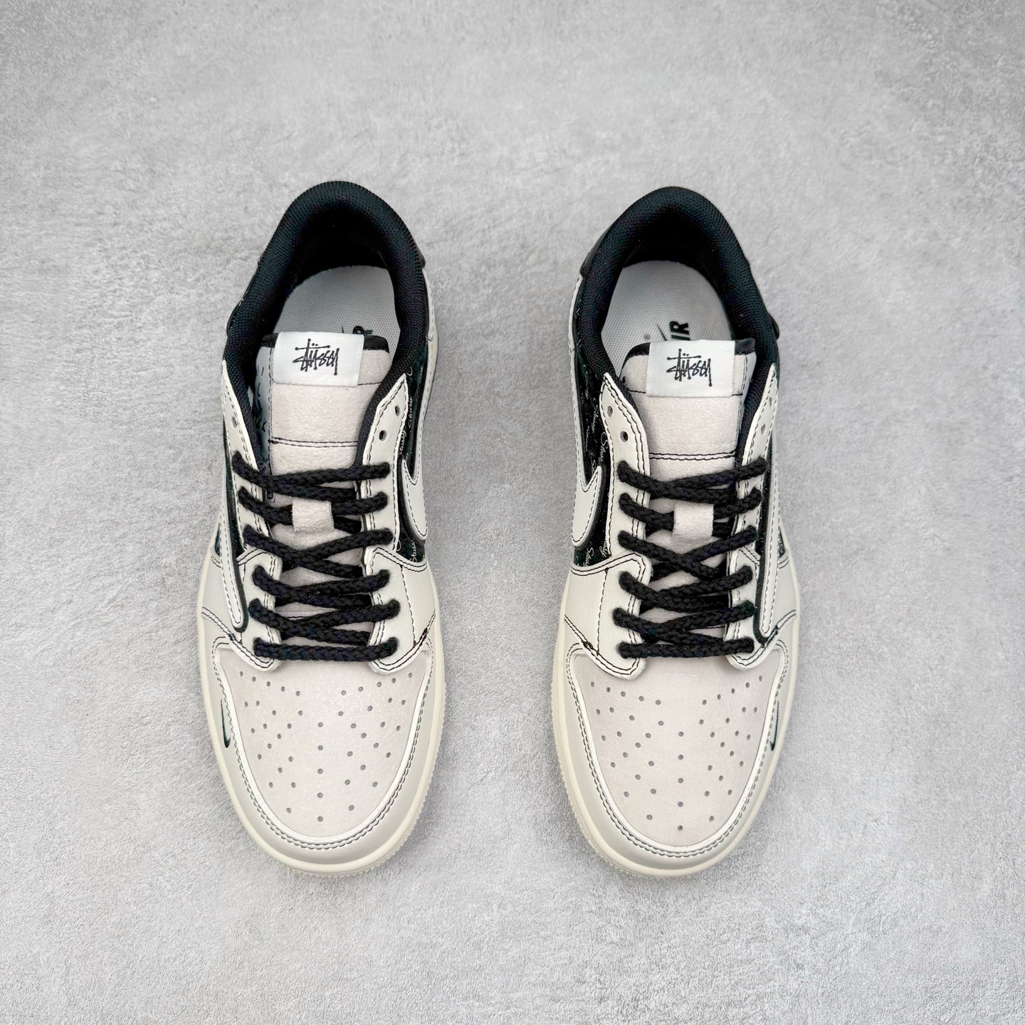 图片[2]-TS x Air Jordan AJ1 Low 倒钩低帮联名定制配色 SJ2068-121 原厂内置气垫魔块 A模大底 头层小牛皮 鞋舌AJ原厂专用牛津布+AJ专用反口珍珠布+原厂无杂质高弹内里海棉+特殊封边弹力鞋带 实拍调校N版已经零色差零失真 百分百还原实物色彩所见即所得 不存在货不对板色差等低级问题 选购参考实物拍摄 不混卖不参货 只用心做好货严格选品 承诺混一赔十 尺码：36 36.5 37.5 38 38.5 39 40 40.5 41 42 42.5 43 44 44.5 45-选品中心