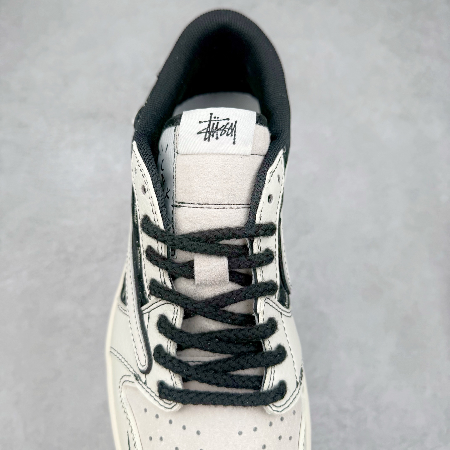 图片[5]-TS x Air Jordan AJ1 Low 倒钩低帮联名定制配色 SJ2068-121 原厂内置气垫魔块 A模大底 头层小牛皮 鞋舌AJ原厂专用牛津布+AJ专用反口珍珠布+原厂无杂质高弹内里海棉+特殊封边弹力鞋带 实拍调校N版已经零色差零失真 百分百还原实物色彩所见即所得 不存在货不对板色差等低级问题 选购参考实物拍摄 不混卖不参货 只用心做好货严格选品 承诺混一赔十 尺码：36 36.5 37.5 38 38.5 39 40 40.5 41 42 42.5 43 44 44.5 45-选品中心