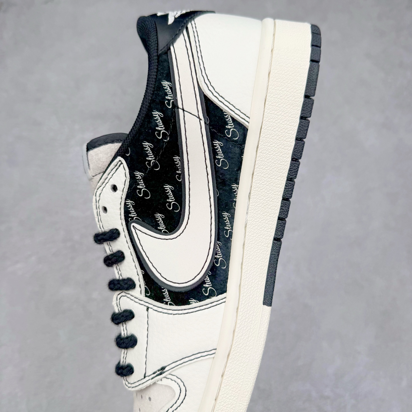 图片[7]-TS x Air Jordan AJ1 Low 倒钩低帮联名定制配色 SJ2068-121 原厂内置气垫魔块 A模大底 头层小牛皮 鞋舌AJ原厂专用牛津布+AJ专用反口珍珠布+原厂无杂质高弹内里海棉+特殊封边弹力鞋带 实拍调校N版已经零色差零失真 百分百还原实物色彩所见即所得 不存在货不对板色差等低级问题 选购参考实物拍摄 不混卖不参货 只用心做好货严格选品 承诺混一赔十 尺码：36 36.5 37.5 38 38.5 39 40 40.5 41 42 42.5 43 44 44.5 45-选品中心