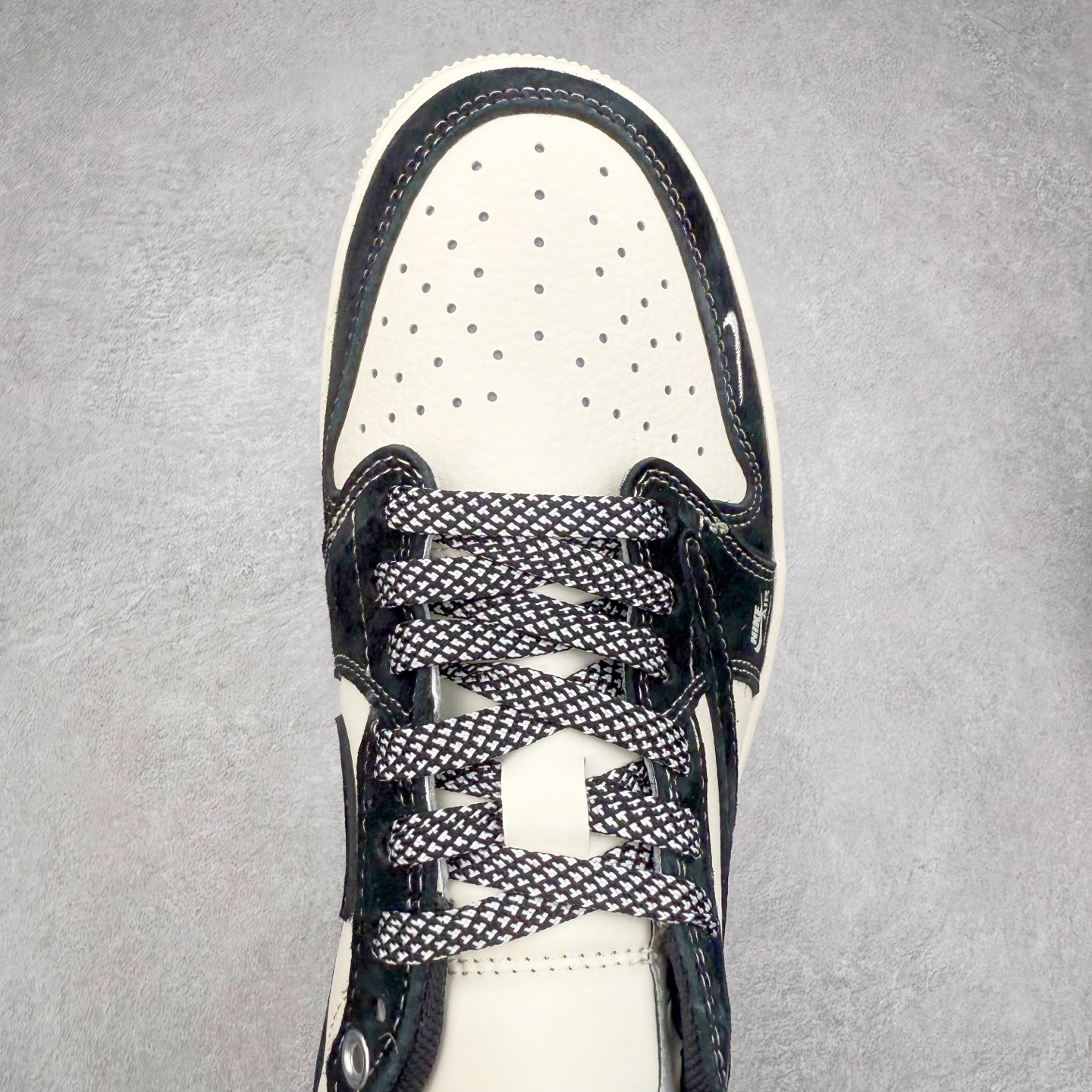 图片[4]-TS x Air Jordan AJ1 Low 倒钩低帮联名定制配色 SJ2068-124 原厂内置气垫魔块 A模大底 头层小牛皮 鞋舌AJ原厂专用牛津布+AJ专用反口珍珠布+原厂无杂质高弹内里海棉+特殊封边弹力鞋带 实拍调校N版已经零色差零失真 百分百还原实物色彩所见即所得 不存在货不对板色差等低级问题 选购参考实物拍摄 不混卖不参货 只用心做好货严格选品 承诺混一赔十 尺码：36 36.5 37.5 38 38.5 39 40 40.5 41 42 42.5 43 44 44.5 45-选品中心