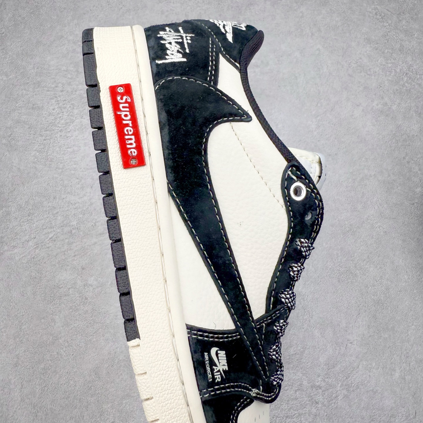 图片[6]-TS x Air Jordan AJ1 Low 倒钩低帮联名定制配色 SJ2068-124 原厂内置气垫魔块 A模大底 头层小牛皮 鞋舌AJ原厂专用牛津布+AJ专用反口珍珠布+原厂无杂质高弹内里海棉+特殊封边弹力鞋带 实拍调校N版已经零色差零失真 百分百还原实物色彩所见即所得 不存在货不对板色差等低级问题 选购参考实物拍摄 不混卖不参货 只用心做好货严格选品 承诺混一赔十 尺码：36 36.5 37.5 38 38.5 39 40 40.5 41 42 42.5 43 44 44.5 45-选品中心