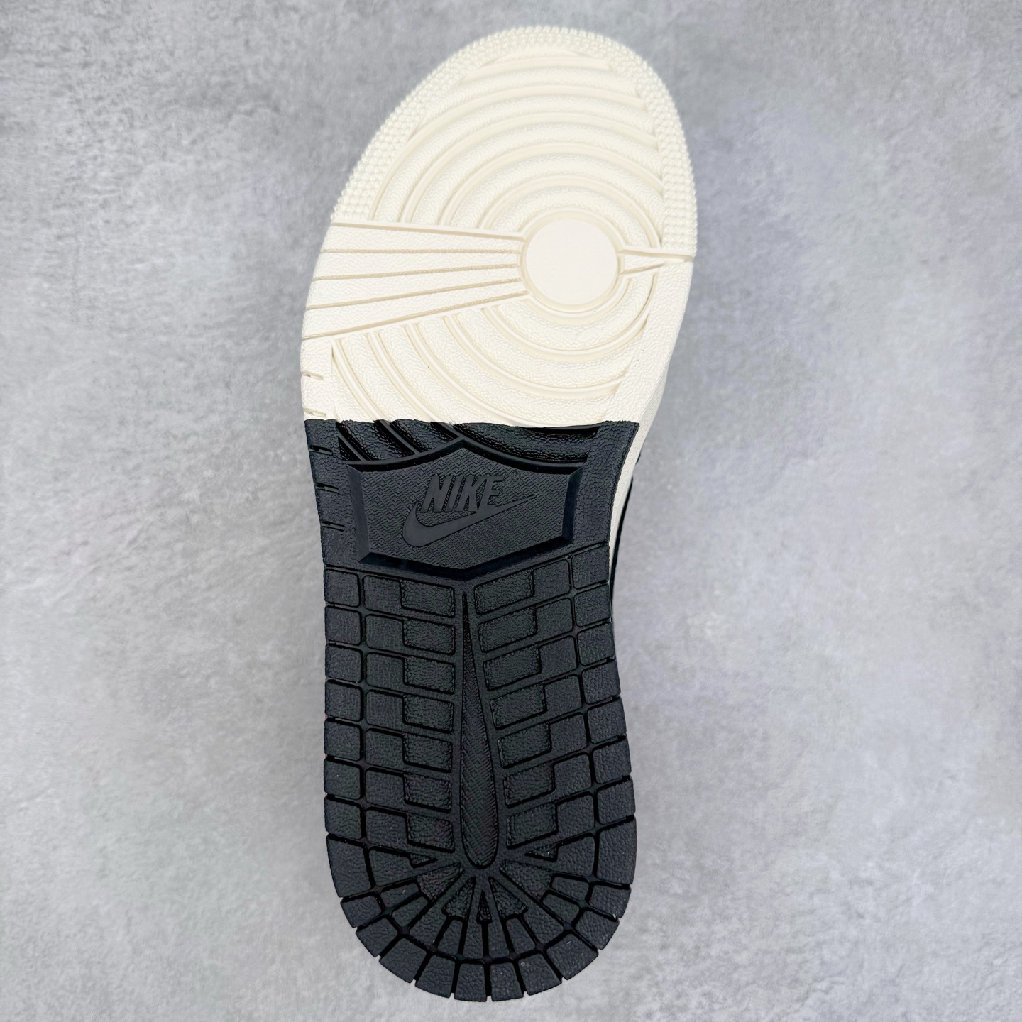 图片[9]-TS x Air Jordan AJ1 Low 倒钩低帮联名定制配色 SJ2068-124 原厂内置气垫魔块 A模大底 头层小牛皮 鞋舌AJ原厂专用牛津布+AJ专用反口珍珠布+原厂无杂质高弹内里海棉+特殊封边弹力鞋带 实拍调校N版已经零色差零失真 百分百还原实物色彩所见即所得 不存在货不对板色差等低级问题 选购参考实物拍摄 不混卖不参货 只用心做好货严格选品 承诺混一赔十 尺码：36 36.5 37.5 38 38.5 39 40 40.5 41 42 42.5 43 44 44.5 45-选品中心