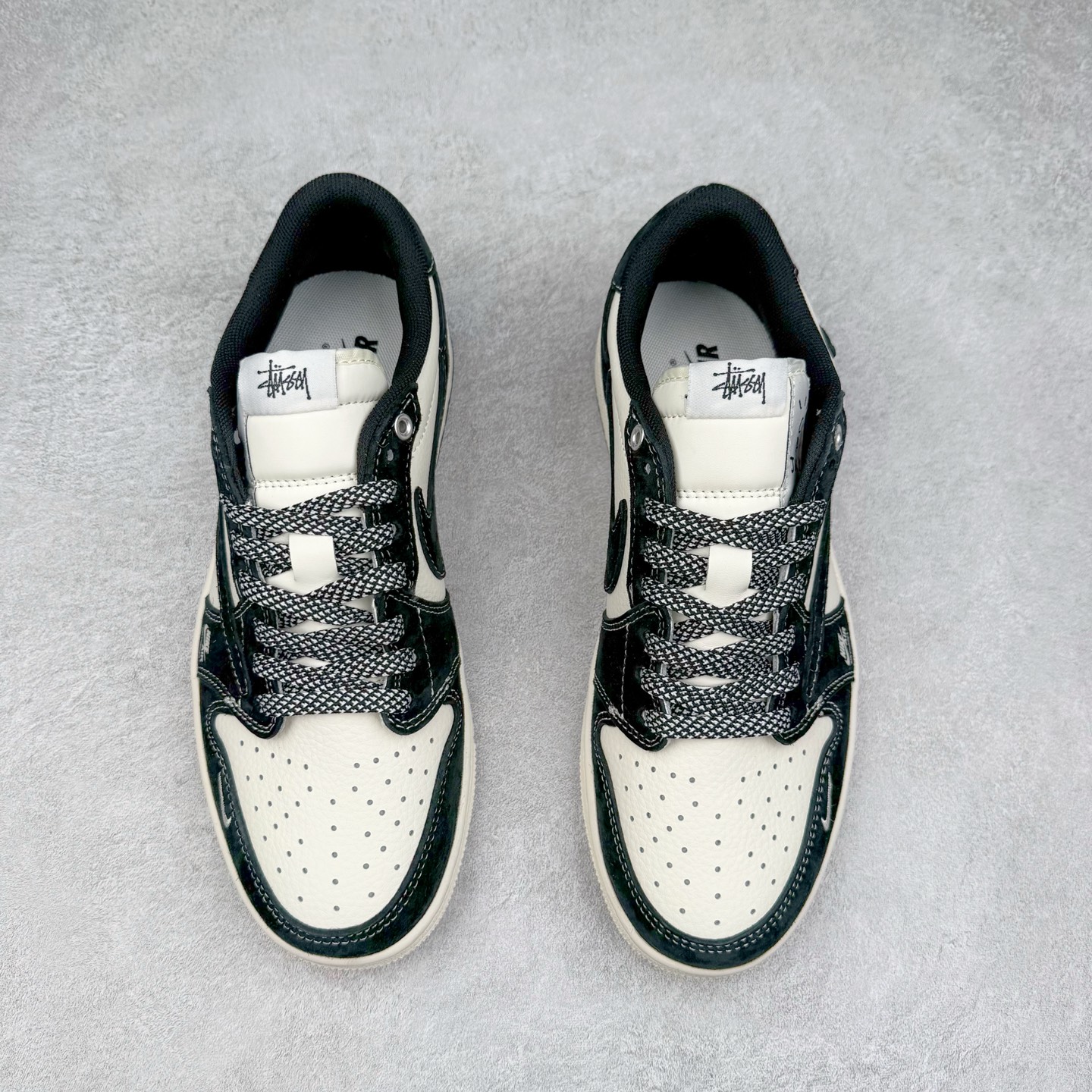 图片[2]-TS x Air Jordan AJ1 Low 倒钩低帮联名定制配色 SJ2068-124 原厂内置气垫魔块 A模大底 头层小牛皮 鞋舌AJ原厂专用牛津布+AJ专用反口珍珠布+原厂无杂质高弹内里海棉+特殊封边弹力鞋带 实拍调校N版已经零色差零失真 百分百还原实物色彩所见即所得 不存在货不对板色差等低级问题 选购参考实物拍摄 不混卖不参货 只用心做好货严格选品 承诺混一赔十 尺码：36 36.5 37.5 38 38.5 39 40 40.5 41 42 42.5 43 44 44.5 45-选品中心