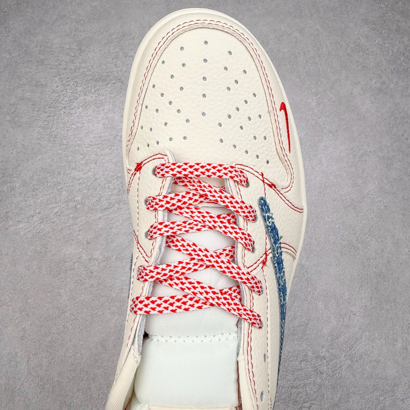 图片[4]-TS x Air Jordan AJ1 Low 倒钩低帮联名定制配色 XQ1979-001 原厂内置气垫魔块 A模大底 头层小牛皮 鞋舌AJ原厂专用牛津布+AJ专用反口珍珠布+原厂无杂质高弹内里海棉+特殊封边弹力鞋带 实拍调校N版已经零色差零失真 百分百还原实物色彩所见即所得 不存在货不对板色差等低级问题 选购参考实物拍摄 不混卖不参货 只用心做好货严格选品 承诺混一赔十 尺码：36 36.5 37.5 38 38.5 39 40 40.5 41 42 42.5 43 44 44.5 45-选品中心