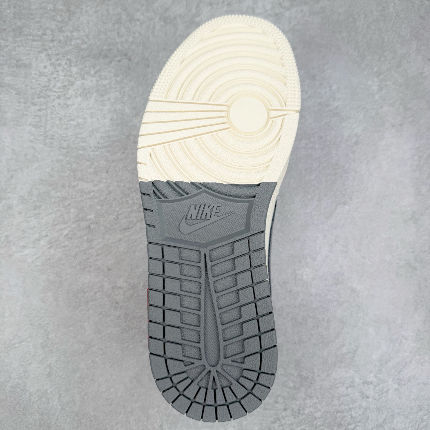 图片[9]-TS x Air Jordan AJ1 Low 倒钩低帮联名定制配色 SJ2068-125 原厂内置气垫魔块 A模大底 头层小牛皮 鞋舌AJ原厂专用牛津布+AJ专用反口珍珠布+原厂无杂质高弹内里海棉+特殊封边弹力鞋带 实拍调校N版已经零色差零失真 百分百还原实物色彩所见即所得 不存在货不对板色差等低级问题 选购参考实物拍摄 不混卖不参货 只用心做好货严格选品 承诺混一赔十 尺码：36 36.5 37.5 38 38.5 39 40 40.5 41 42 42.5 43 44 44.5 45-选品中心