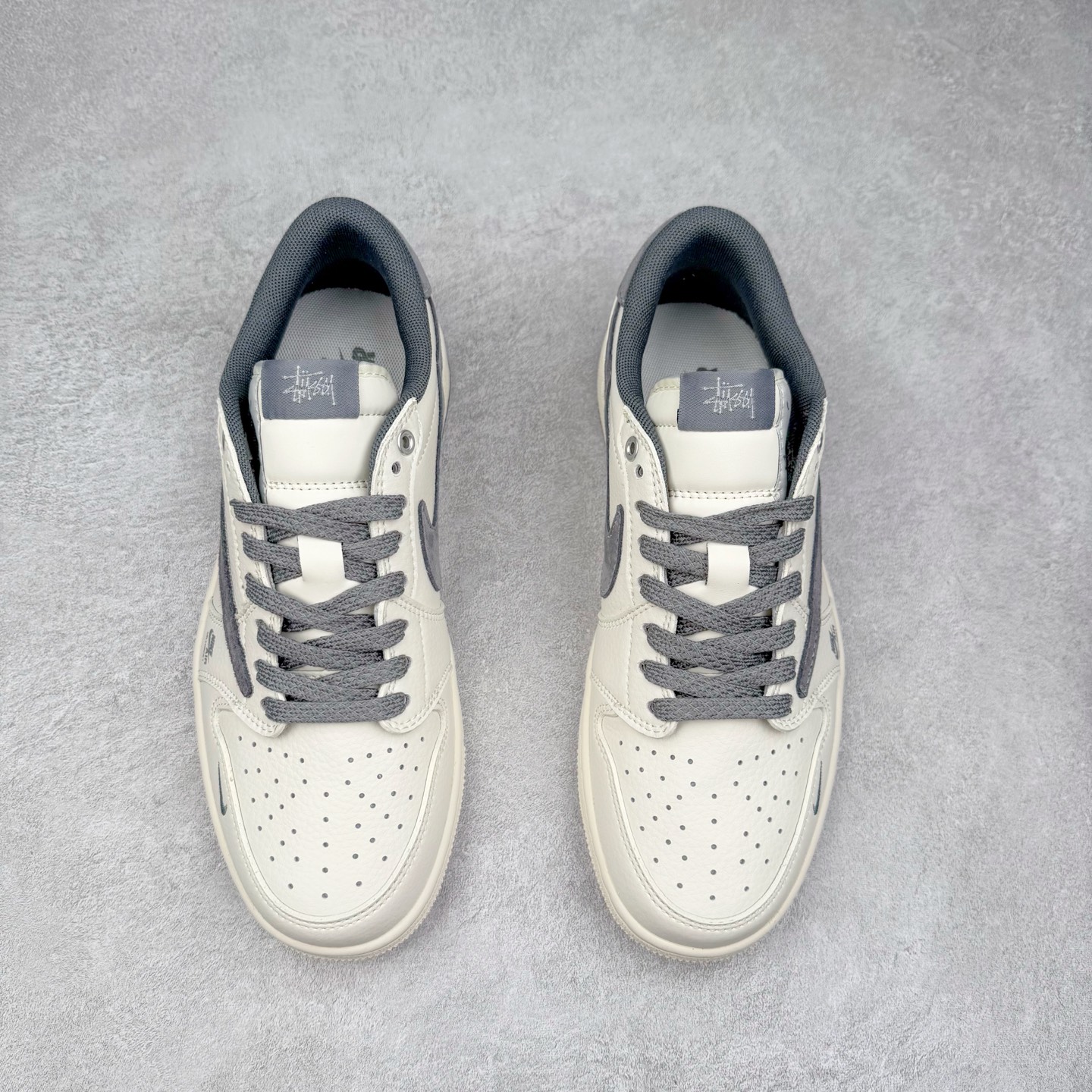 图片[2]-TS x Air Jordan AJ1 Low 倒钩低帮联名定制配色 SJ2068-125 原厂内置气垫魔块 A模大底 头层小牛皮 鞋舌AJ原厂专用牛津布+AJ专用反口珍珠布+原厂无杂质高弹内里海棉+特殊封边弹力鞋带 实拍调校N版已经零色差零失真 百分百还原实物色彩所见即所得 不存在货不对板色差等低级问题 选购参考实物拍摄 不混卖不参货 只用心做好货严格选品 承诺混一赔十 尺码：36 36.5 37.5 38 38.5 39 40 40.5 41 42 42.5 43 44 44.5 45-选品中心