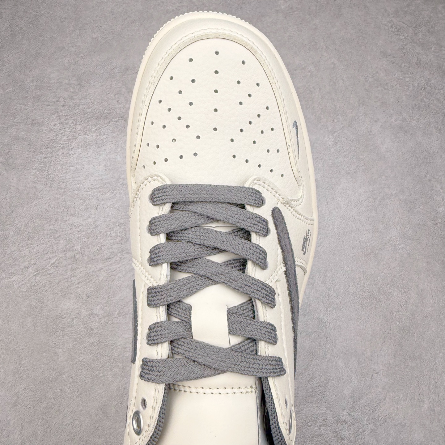 图片[4]-TS x Air Jordan AJ1 Low 倒钩低帮联名定制配色 SJ2068-125 原厂内置气垫魔块 A模大底 头层小牛皮 鞋舌AJ原厂专用牛津布+AJ专用反口珍珠布+原厂无杂质高弹内里海棉+特殊封边弹力鞋带 实拍调校N版已经零色差零失真 百分百还原实物色彩所见即所得 不存在货不对板色差等低级问题 选购参考实物拍摄 不混卖不参货 只用心做好货严格选品 承诺混一赔十 尺码：36 36.5 37.5 38 38.5 39 40 40.5 41 42 42.5 43 44 44.5 45-选品中心