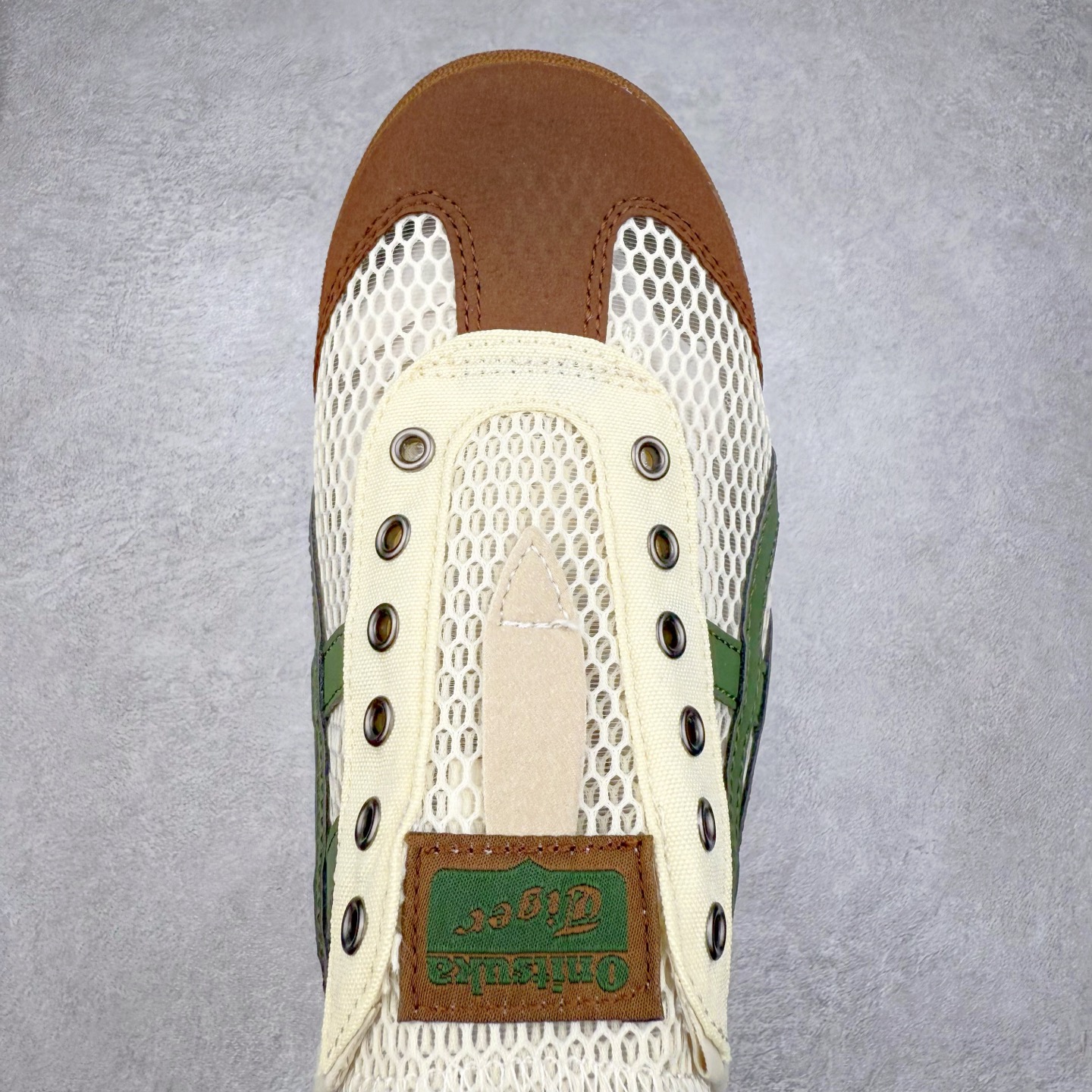 图片[4]-Onitsuka Tiger MEXICO 66 MEXICO 66 Sabot 鬼冢虎经典舒适透气低帮生活休闲鞋 男女同款 产品从款式颜色造型上体现出追求舒适和细节的完美 鞋类更是推崇手工制作的严谨与完美 融舒适性与可穿性的设计风格 注重细节的完美和别致魅力 既保持稳重 又不失轻松的时尚感 尺码：36 37 37.5 38 39 39.5 40 40.5 41.5 42 42.5 43.5 44 45-选品中心