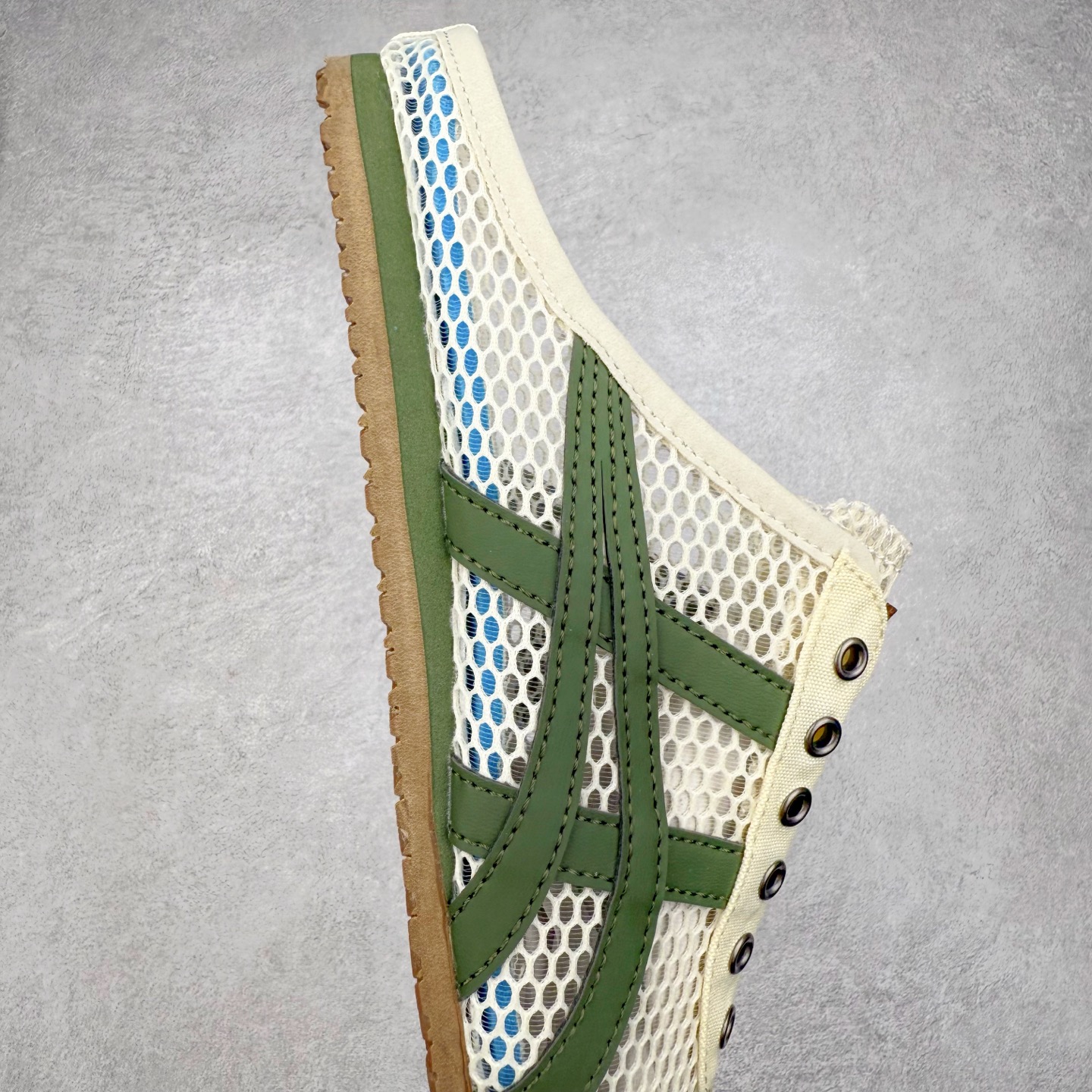 图片[6]-Onitsuka Tiger MEXICO 66 MEXICO 66 Sabot 鬼冢虎经典舒适透气低帮生活休闲鞋 男女同款 产品从款式颜色造型上体现出追求舒适和细节的完美 鞋类更是推崇手工制作的严谨与完美 融舒适性与可穿性的设计风格 注重细节的完美和别致魅力 既保持稳重 又不失轻松的时尚感 尺码：36 37 37.5 38 39 39.5 40 40.5 41.5 42 42.5 43.5 44 45-选品中心