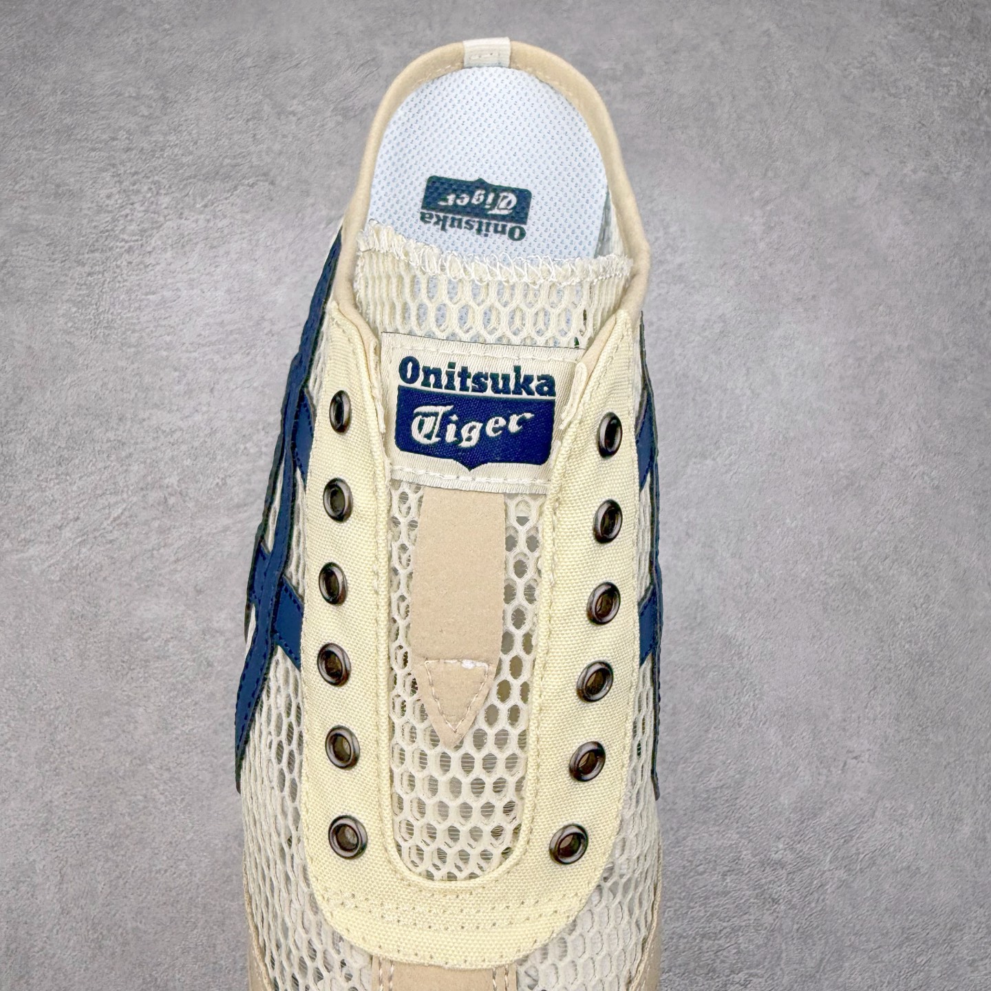 图片[5]-Onitsuka Tiger MEXICO 66 MEXICO 66 Sabot 鬼冢虎经典舒适透气低帮生活休闲鞋 男女同款 产品从款式颜色造型上体现出追求舒适和细节的完美 鞋类更是推崇手工制作的严谨与完美 融舒适性与可穿性的设计风格 注重细节的完美和别致魅力 既保持稳重 又不失轻松的时尚感 尺码：36 37 37.5 38 39 39.5 40 40.5 41.5 42 42.5 43.5 44 45-选品中心