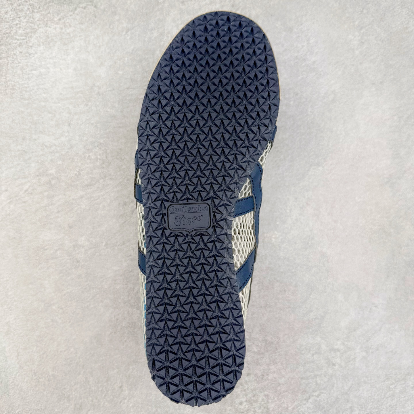 图片[9]-Onitsuka Tiger MEXICO 66 MEXICO 66 Sabot 鬼冢虎经典舒适透气低帮生活休闲鞋 男女同款 产品从款式颜色造型上体现出追求舒适和细节的完美 鞋类更是推崇手工制作的严谨与完美 融舒适性与可穿性的设计风格 注重细节的完美和别致魅力 既保持稳重 又不失轻松的时尚感 尺码：36 37 37.5 38 39 39.5 40 40.5 41.5 42 42.5 43.5 44 45-选品中心