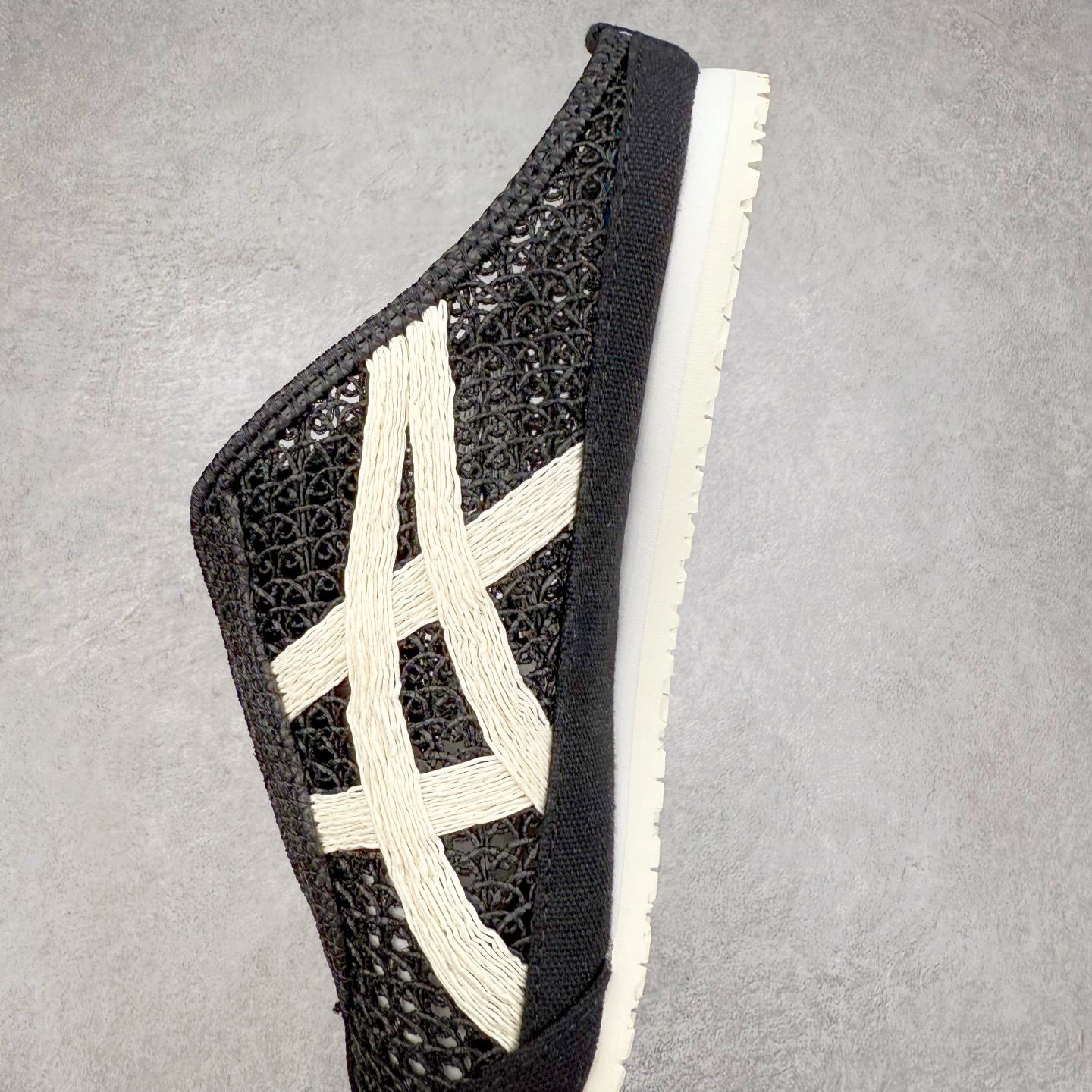 图片[7]-Onitsuka Tiger MEXICO 66 MEXICO 66 Sabot 鬼冢虎经典舒适透气低帮生活休闲鞋 男女同款 产品从款式颜色造型上体现出追求舒适和细节的完美 鞋类更是推崇手工制作的严谨与完美 融舒适性与可穿性的设计风格 注重细节的完美和别致魅力 既保持稳重 又不失轻松的时尚感 尺码：36 37 37.5 38 39 39.5 40 40.5 41.5 42 42.5 43.5 44 45-选品中心