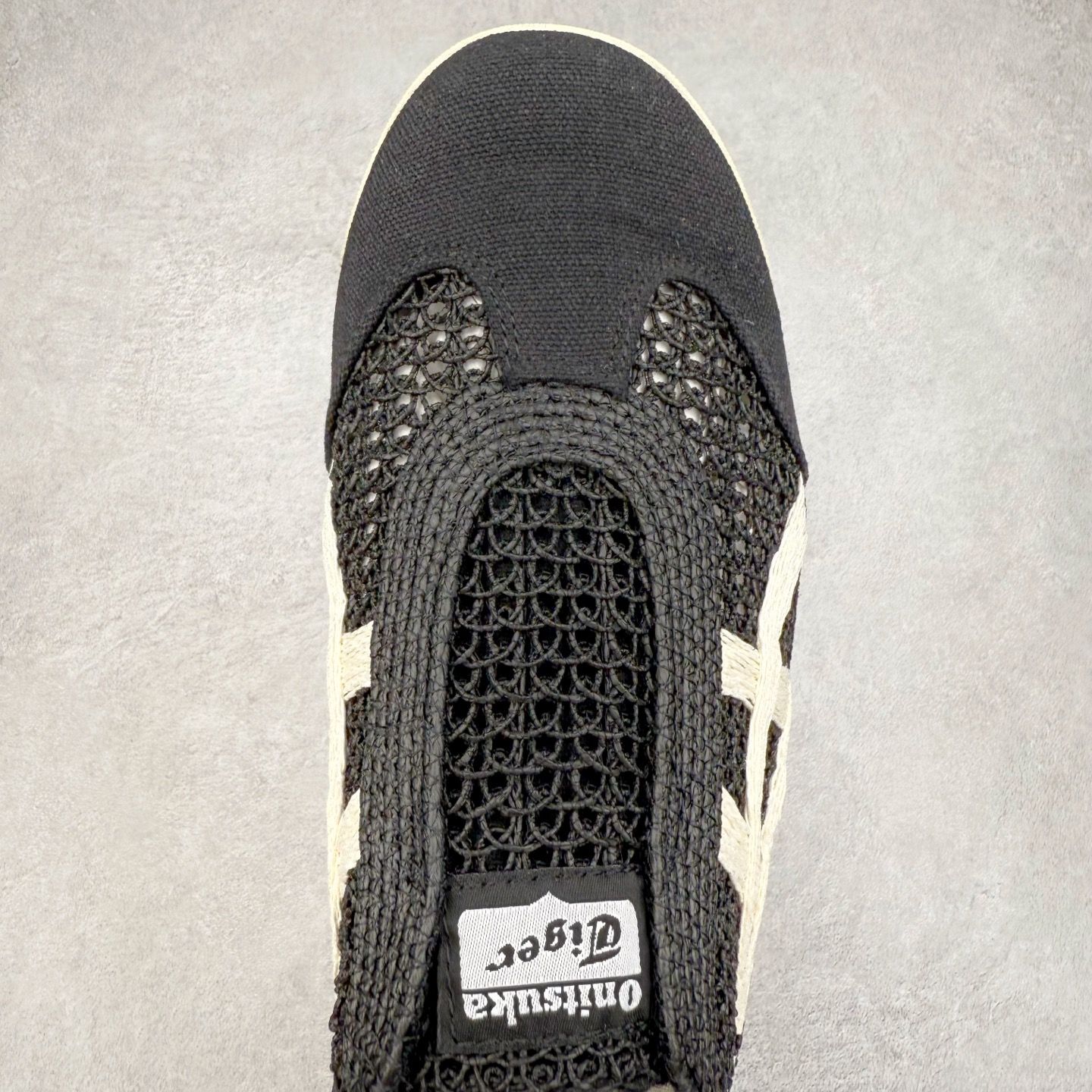 图片[4]-Onitsuka Tiger MEXICO 66 MEXICO 66 Sabot 鬼冢虎经典舒适透气低帮生活休闲鞋 男女同款 产品从款式颜色造型上体现出追求舒适和细节的完美 鞋类更是推崇手工制作的严谨与完美 融舒适性与可穿性的设计风格 注重细节的完美和别致魅力 既保持稳重 又不失轻松的时尚感 尺码：36 37 37.5 38 39 39.5 40 40.5 41.5 42 42.5 43.5 44 45-选品中心