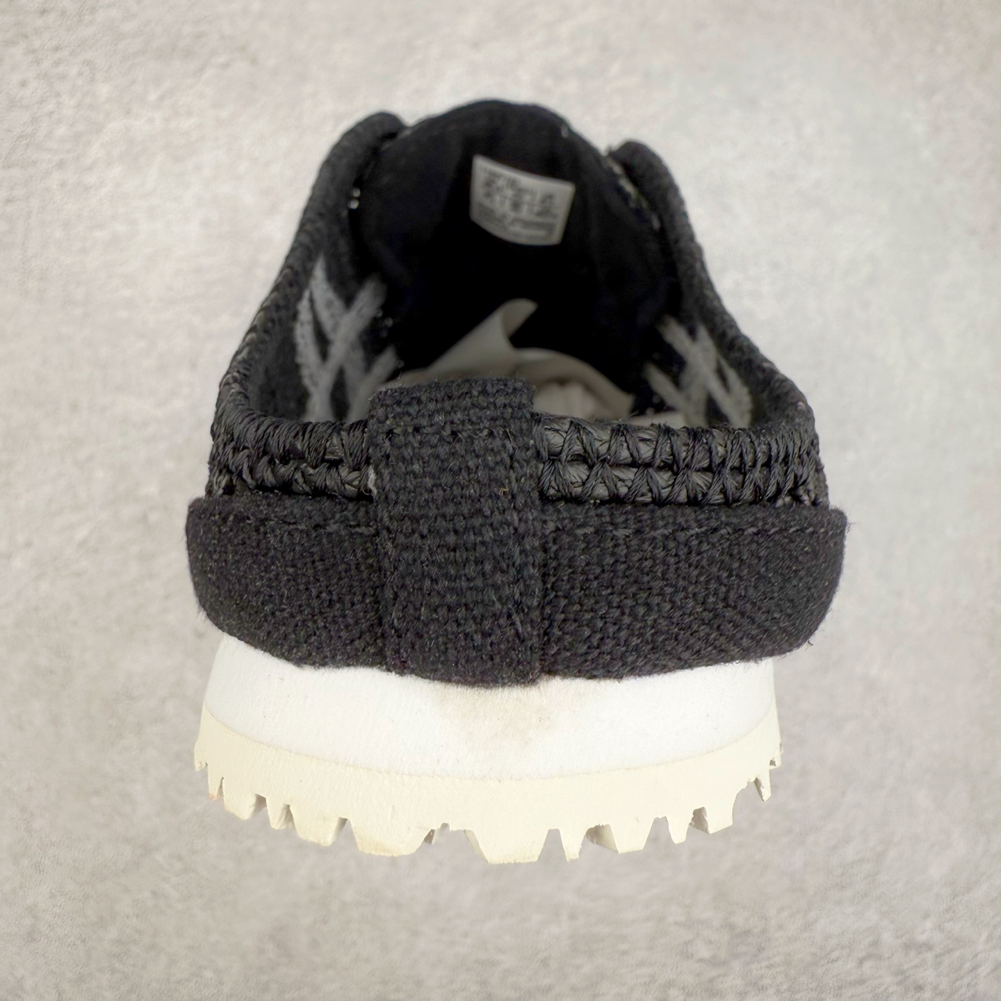 图片[8]-Onitsuka Tiger MEXICO 66 MEXICO 66 Sabot 鬼冢虎经典舒适透气低帮生活休闲鞋 男女同款 产品从款式颜色造型上体现出追求舒适和细节的完美 鞋类更是推崇手工制作的严谨与完美 融舒适性与可穿性的设计风格 注重细节的完美和别致魅力 既保持稳重 又不失轻松的时尚感 尺码：36 37 37.5 38 39 39.5 40 40.5 41.5 42 42.5 43.5 44 45-选品中心