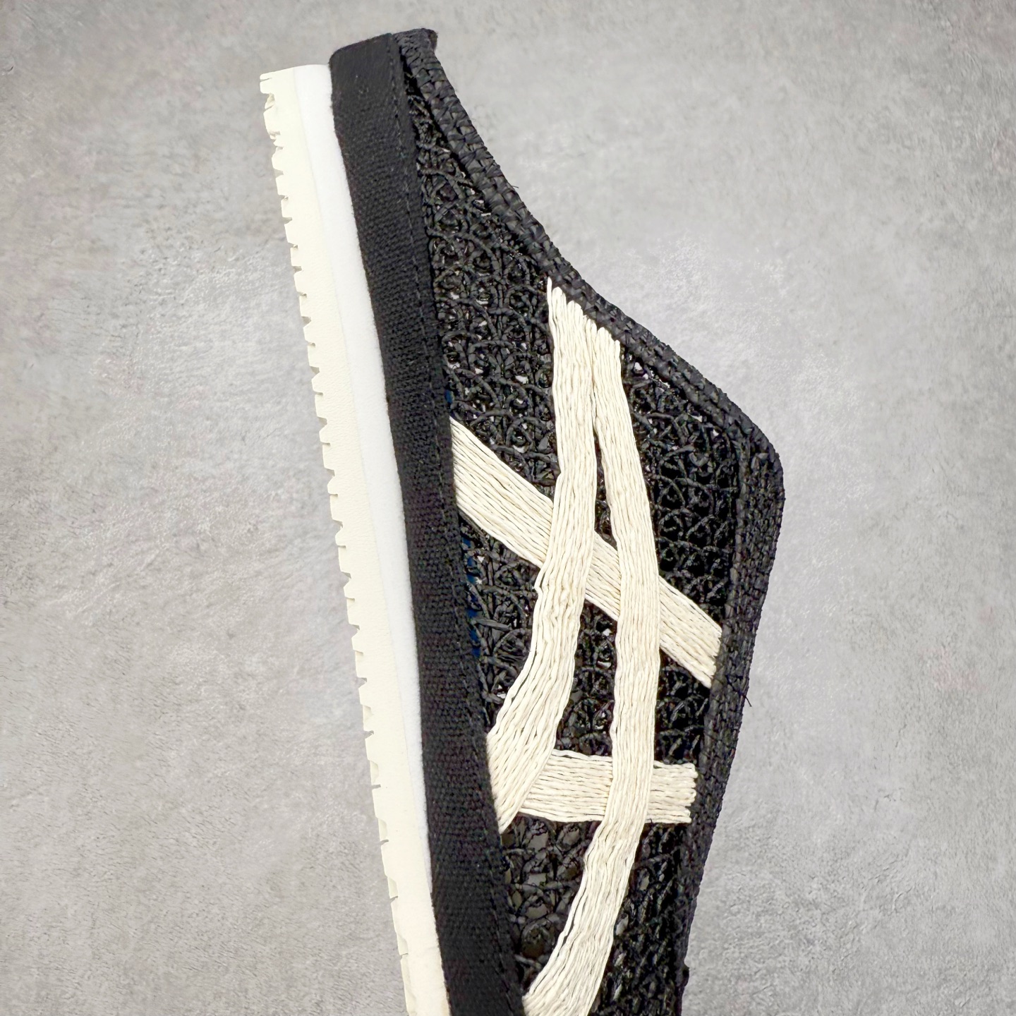 图片[6]-Onitsuka Tiger MEXICO 66 MEXICO 66 Sabot 鬼冢虎经典舒适透气低帮生活休闲鞋 男女同款 产品从款式颜色造型上体现出追求舒适和细节的完美 鞋类更是推崇手工制作的严谨与完美 融舒适性与可穿性的设计风格 注重细节的完美和别致魅力 既保持稳重 又不失轻松的时尚感 尺码：36 37 37.5 38 39 39.5 40 40.5 41.5 42 42.5 43.5 44 45-选品中心