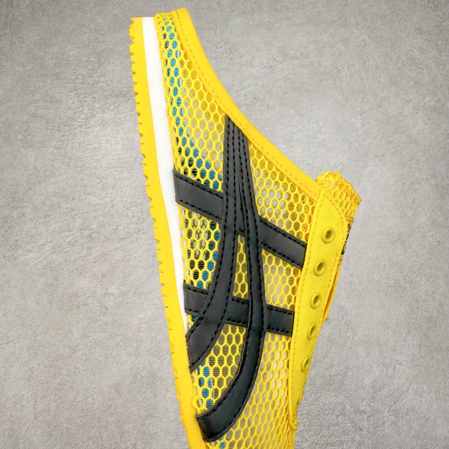 图片[6]-Onitsuka Tiger MEXICO 66 MEXICO 66 Sabot 鬼冢虎经典舒适透气低帮生活休闲鞋 男女同款 产品从款式颜色造型上体现出追求舒适和细节的完美 鞋类更是推崇手工制作的严谨与完美 融舒适性与可穿性的设计风格 注重细节的完美和别致魅力 既保持稳重 又不失轻松的时尚感 尺码：36 37 37.5 38 39 39.5 40 40.5 41.5 42 42.5 43.5 44 45-选品中心