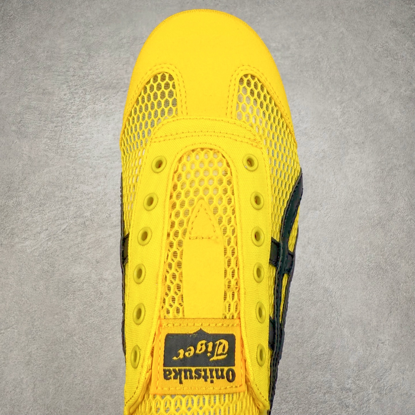 图片[4]-Onitsuka Tiger MEXICO 66 MEXICO 66 Sabot 鬼冢虎经典舒适透气低帮生活休闲鞋 男女同款 产品从款式颜色造型上体现出追求舒适和细节的完美 鞋类更是推崇手工制作的严谨与完美 融舒适性与可穿性的设计风格 注重细节的完美和别致魅力 既保持稳重 又不失轻松的时尚感 尺码：36 37 37.5 38 39 39.5 40 40.5 41.5 42 42.5 43.5 44 45-选品中心