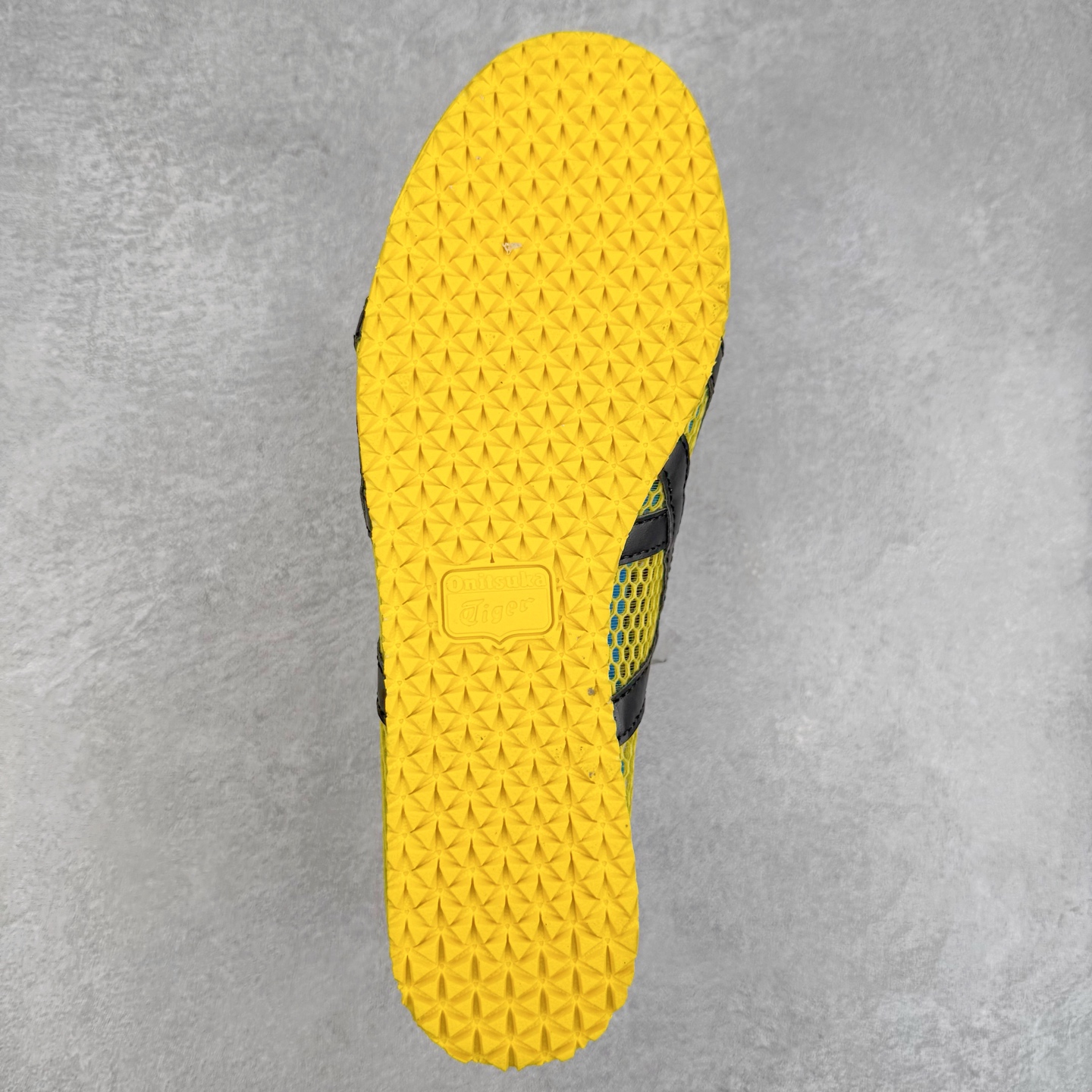 图片[9]-Onitsuka Tiger MEXICO 66 MEXICO 66 Sabot 鬼冢虎经典舒适透气低帮生活休闲鞋 男女同款 产品从款式颜色造型上体现出追求舒适和细节的完美 鞋类更是推崇手工制作的严谨与完美 融舒适性与可穿性的设计风格 注重细节的完美和别致魅力 既保持稳重 又不失轻松的时尚感 尺码：36 37 37.5 38 39 39.5 40 40.5 41.5 42 42.5 43.5 44 45-选品中心