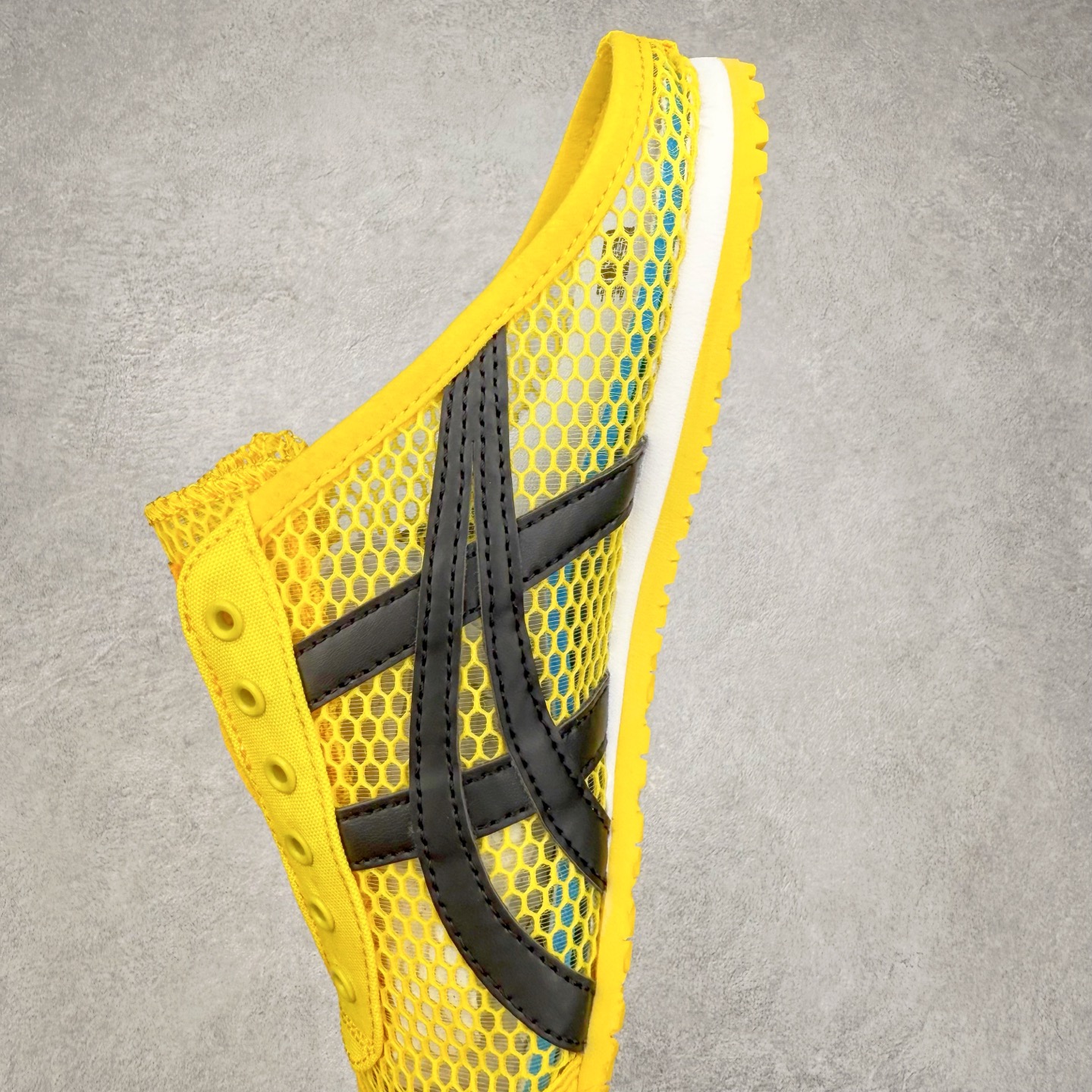 图片[7]-Onitsuka Tiger MEXICO 66 MEXICO 66 Sabot 鬼冢虎经典舒适透气低帮生活休闲鞋 男女同款 产品从款式颜色造型上体现出追求舒适和细节的完美 鞋类更是推崇手工制作的严谨与完美 融舒适性与可穿性的设计风格 注重细节的完美和别致魅力 既保持稳重 又不失轻松的时尚感 尺码：36 37 37.5 38 39 39.5 40 40.5 41.5 42 42.5 43.5 44 45-选品中心