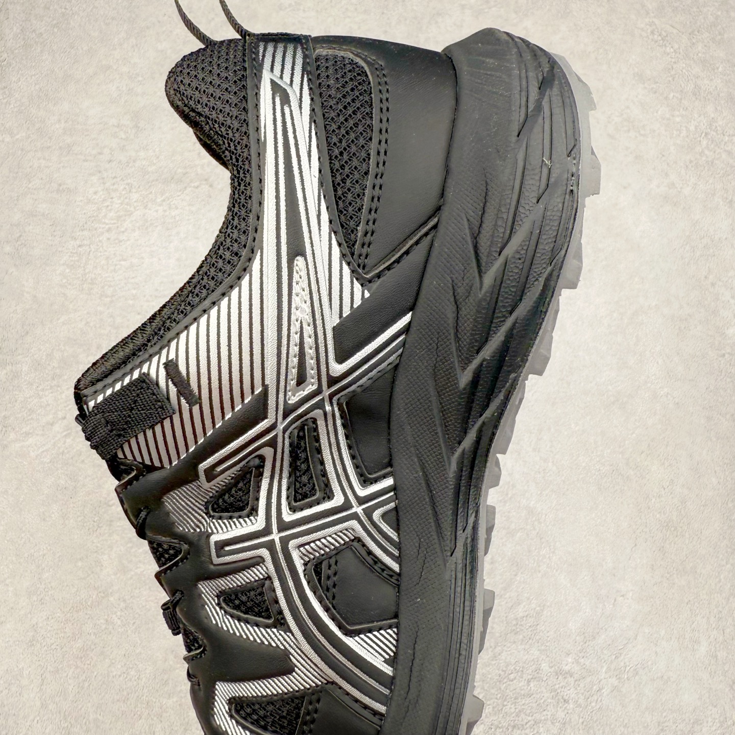 图片[7]-Asics Gel-Sonoma SE 亚瑟士溯溪鞋涉水鞋洞洞鞋 舒适日常休闲百搭防滑低帮户外徒步舒适随行跑步鞋 无界 路更远 今夏必备 颠覆认知 包裹性超强 脚感非常之舒适 侧面镂空设计 透气性极佳 让微风灌入足底 为沸腾夏日注入清爽能量防滑效果也不错 颜值与性能兼备 各平台实体疯狂种草首选 尺码：36 37.5 38 39 40 40.5 41.5 42 42.5 43.5 44 45-选品中心