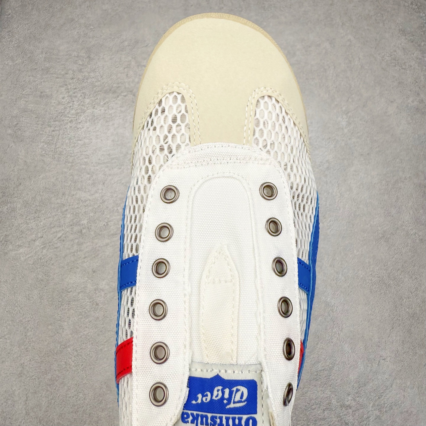 图片[4]-Onitsuka Tiger MEXICO 66 MEXICO 66 Sabot 鬼冢虎经典舒适透气低帮生活休闲鞋 男女同款 产品从款式颜色造型上体现出追求舒适和细节的完美 鞋类更是推崇手工制作的严谨与完美 融舒适性与可穿性的设计风格 注重细节的完美和别致魅力 既保持稳重 又不失轻松的时尚感 尺码：36 37 37.5 38 39 39.5 40 40.5 41.5 42 42.5 43.5 44 45-选品中心