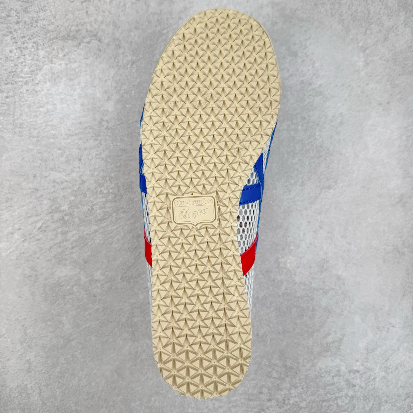 图片[9]-Onitsuka Tiger MEXICO 66 MEXICO 66 Sabot 鬼冢虎经典舒适透气低帮生活休闲鞋 男女同款 产品从款式颜色造型上体现出追求舒适和细节的完美 鞋类更是推崇手工制作的严谨与完美 融舒适性与可穿性的设计风格 注重细节的完美和别致魅力 既保持稳重 又不失轻松的时尚感 尺码：36 37 37.5 38 39 39.5 40 40.5 41.5 42 42.5 43.5 44 45-选品中心