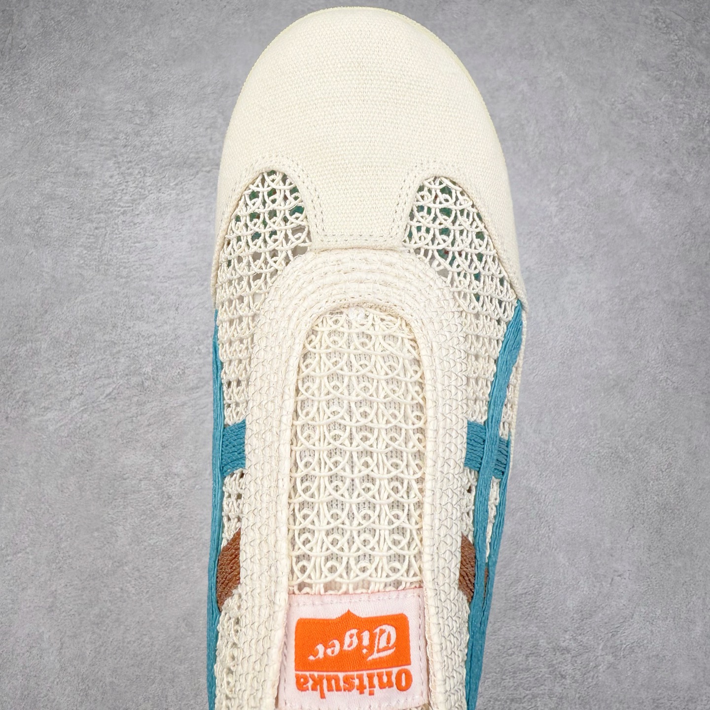 图片[4]-Onitsuka Tiger MEXICO 66 MEXICO 66 Sabot 鬼冢虎经典舒适透气低帮生活休闲鞋 男女同款 产品从款式颜色造型上体现出追求舒适和细节的完美 鞋类更是推崇手工制作的严谨与完美 融舒适性与可穿性的设计风格 注重细节的完美和别致魅力 既保持稳重 又不失轻松的时尚感 尺码：36 37 37.5 38 39 39.5 40 40.5 41.5 42 42.5 43.5 44 45-选品中心